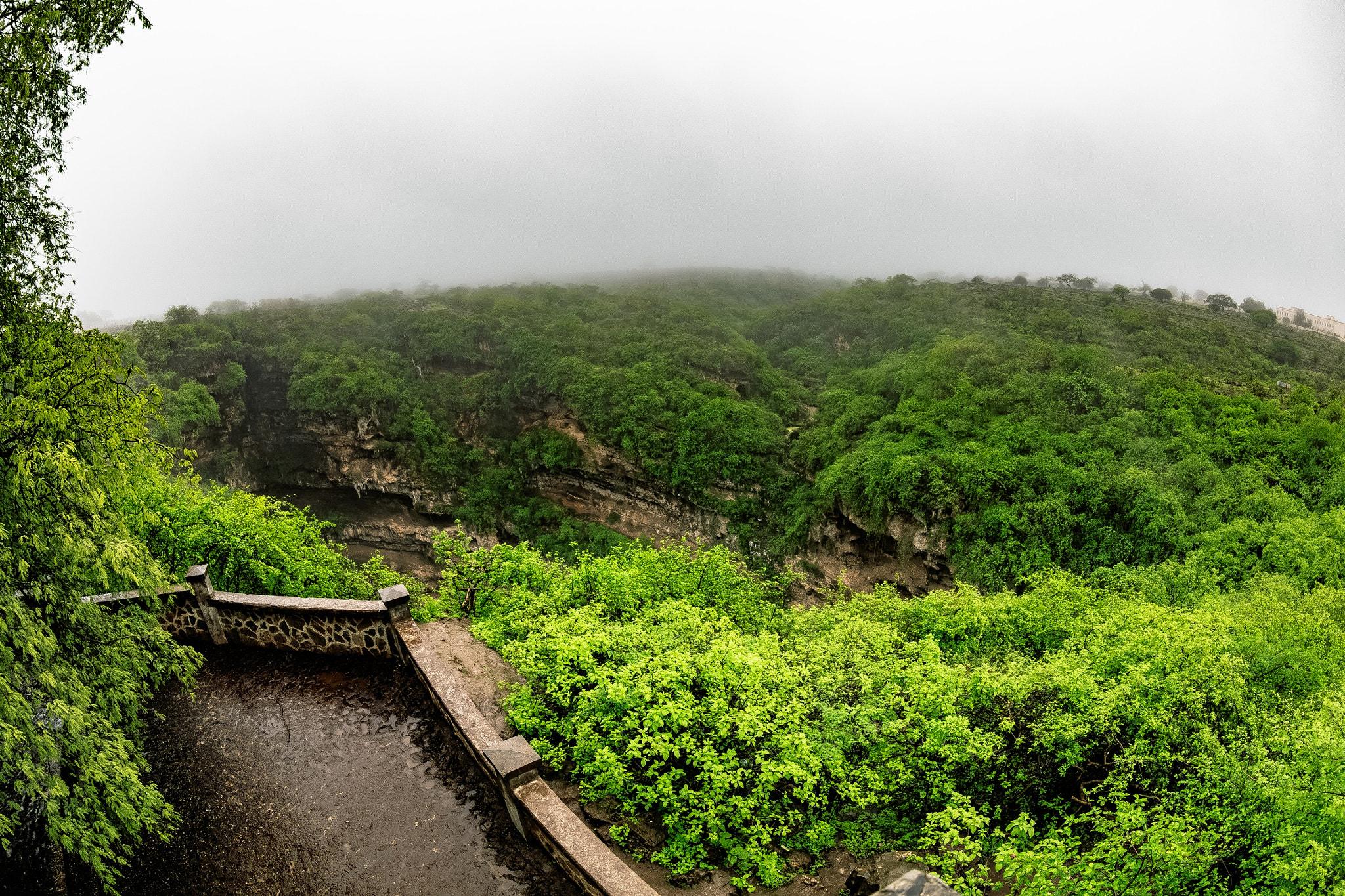 Canon EF 8-15mm F4L Fisheye USM sample photo. Samhan mount  in salalah - oman photography