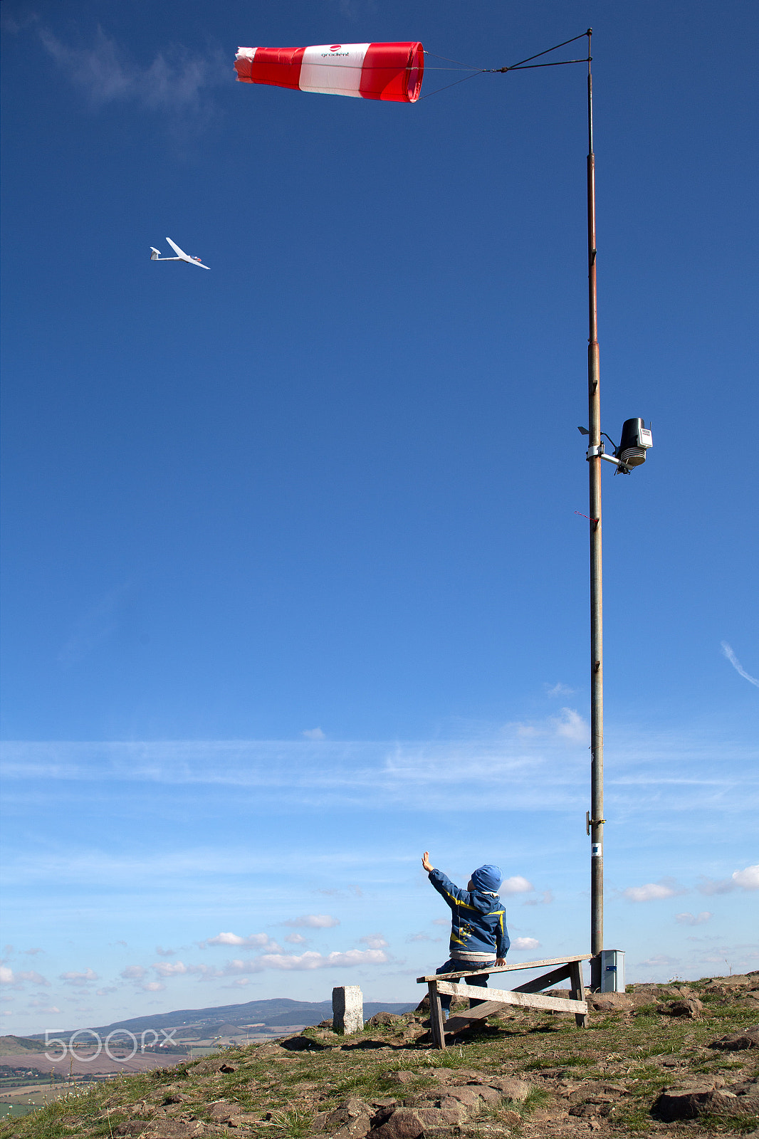 Canon EF 20-35mm F3.5-4.5 USM sample photo. Have a good flight photography