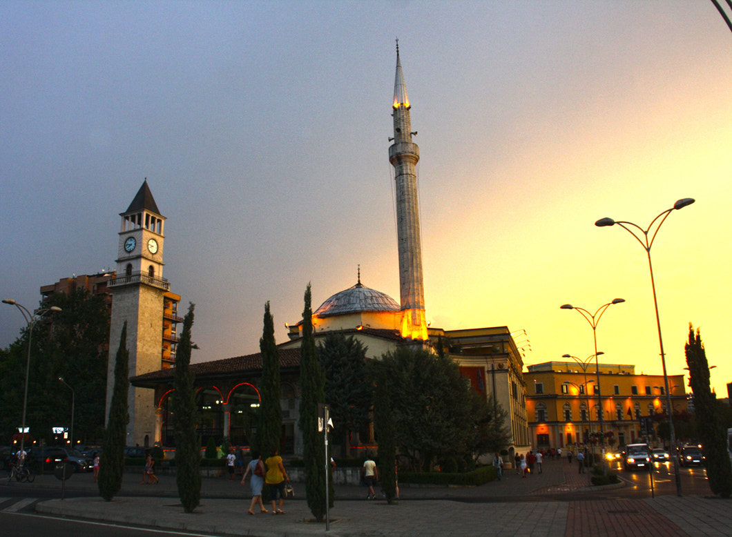 Canon EOS 1000D (EOS Digital Rebel XS / EOS Kiss F) + Tamron AF 18-270mm F3.5-6.3 Di II VC LD Aspherical (IF) MACRO sample photo. Et'hem bey mosque at sunset photography