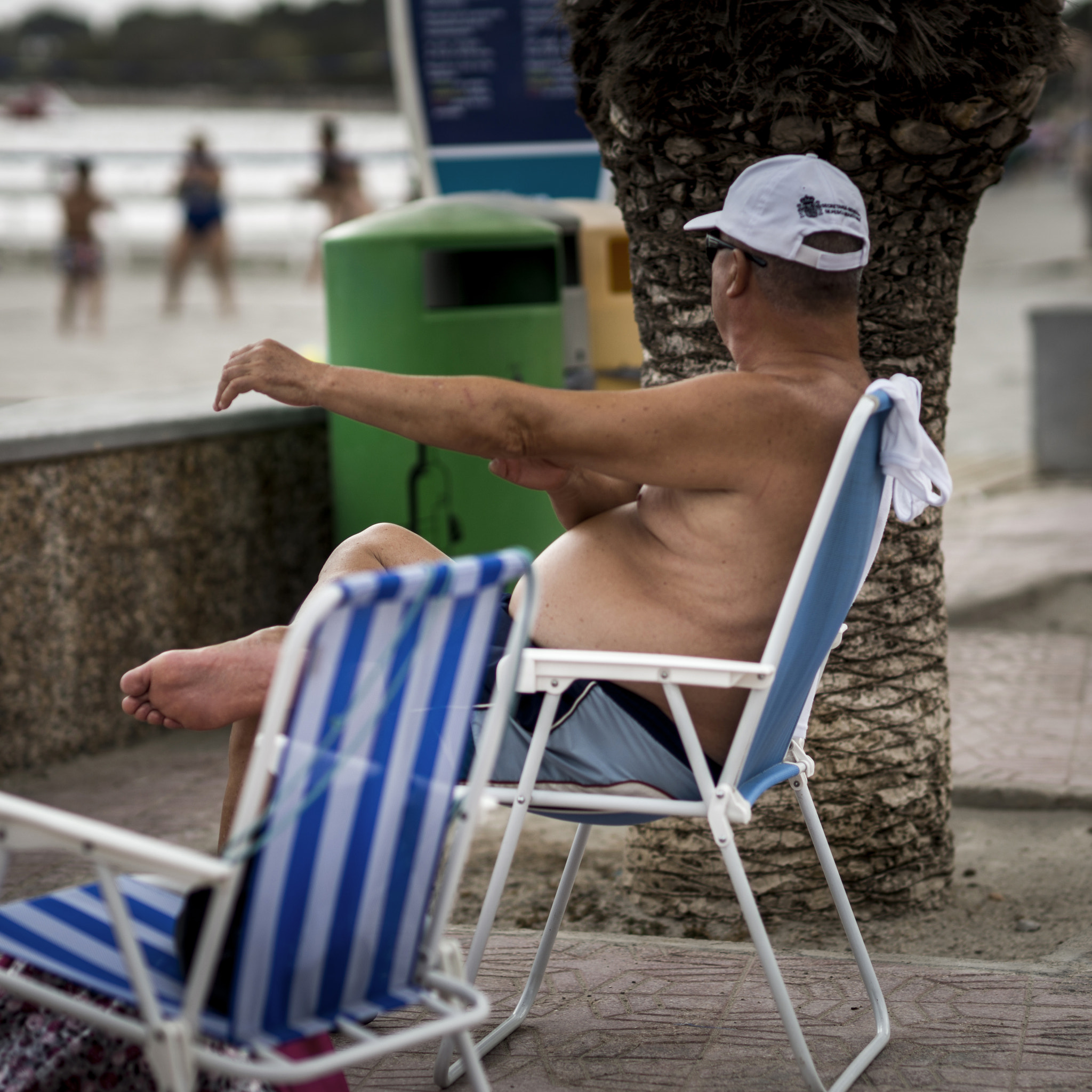 Sony a99 II sample photo. Bañistas  en el mar menor photography