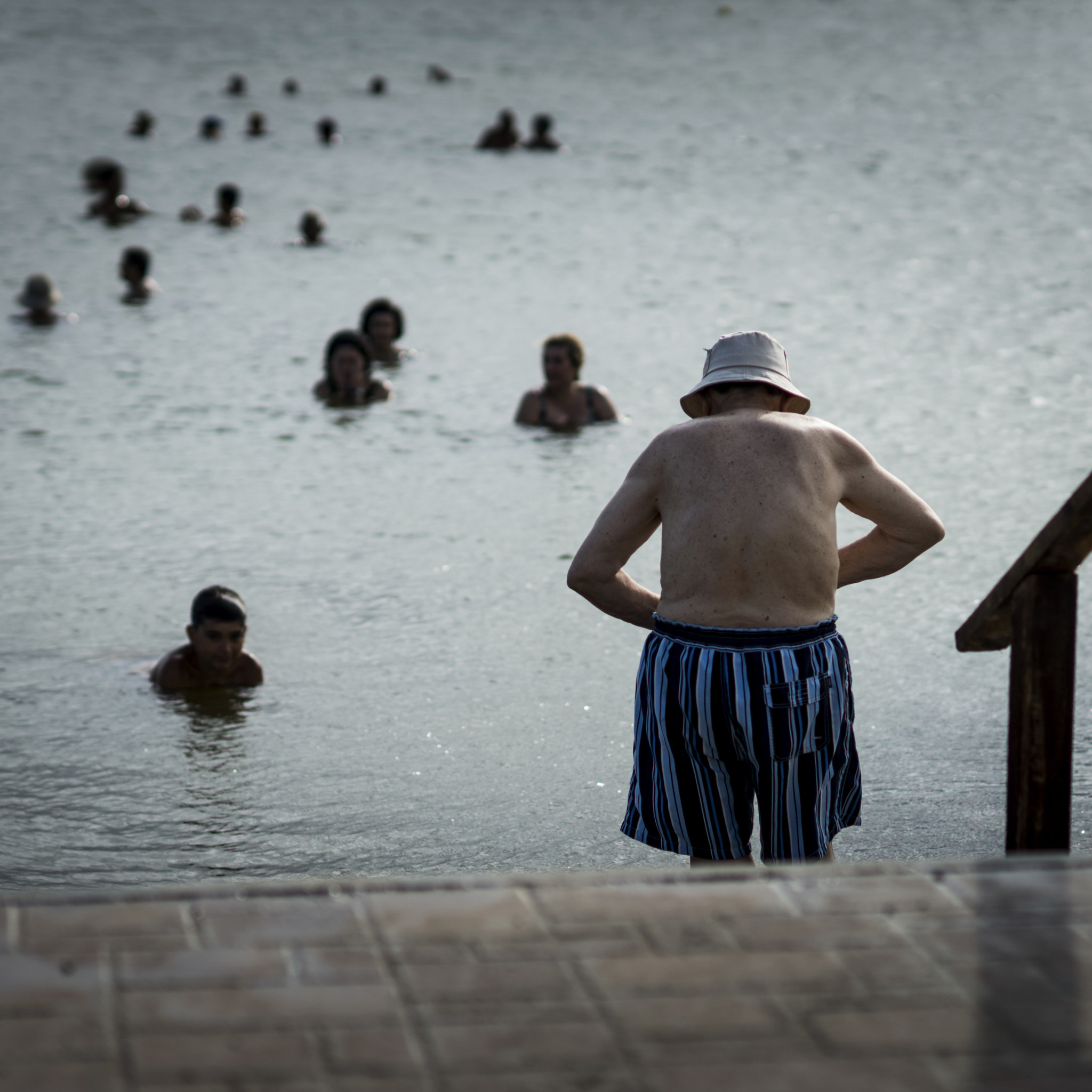 Sony a99 II + Sony Planar T* 85mm F1.4 ZA sample photo. Bañistas  en el mar menor photography