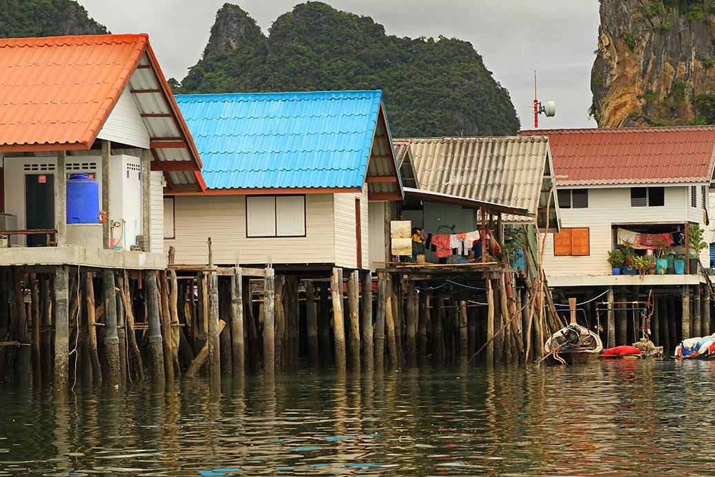 Canon EOS 7D + Canon EF 100mm F2.0 USM sample photo. Thai sea gipsy people photography