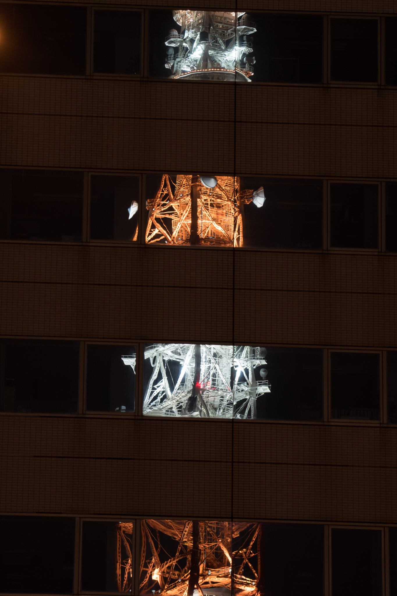 Sony a6300 + Sony FE 70-200mm F4 G OSS sample photo. Fragmented photography