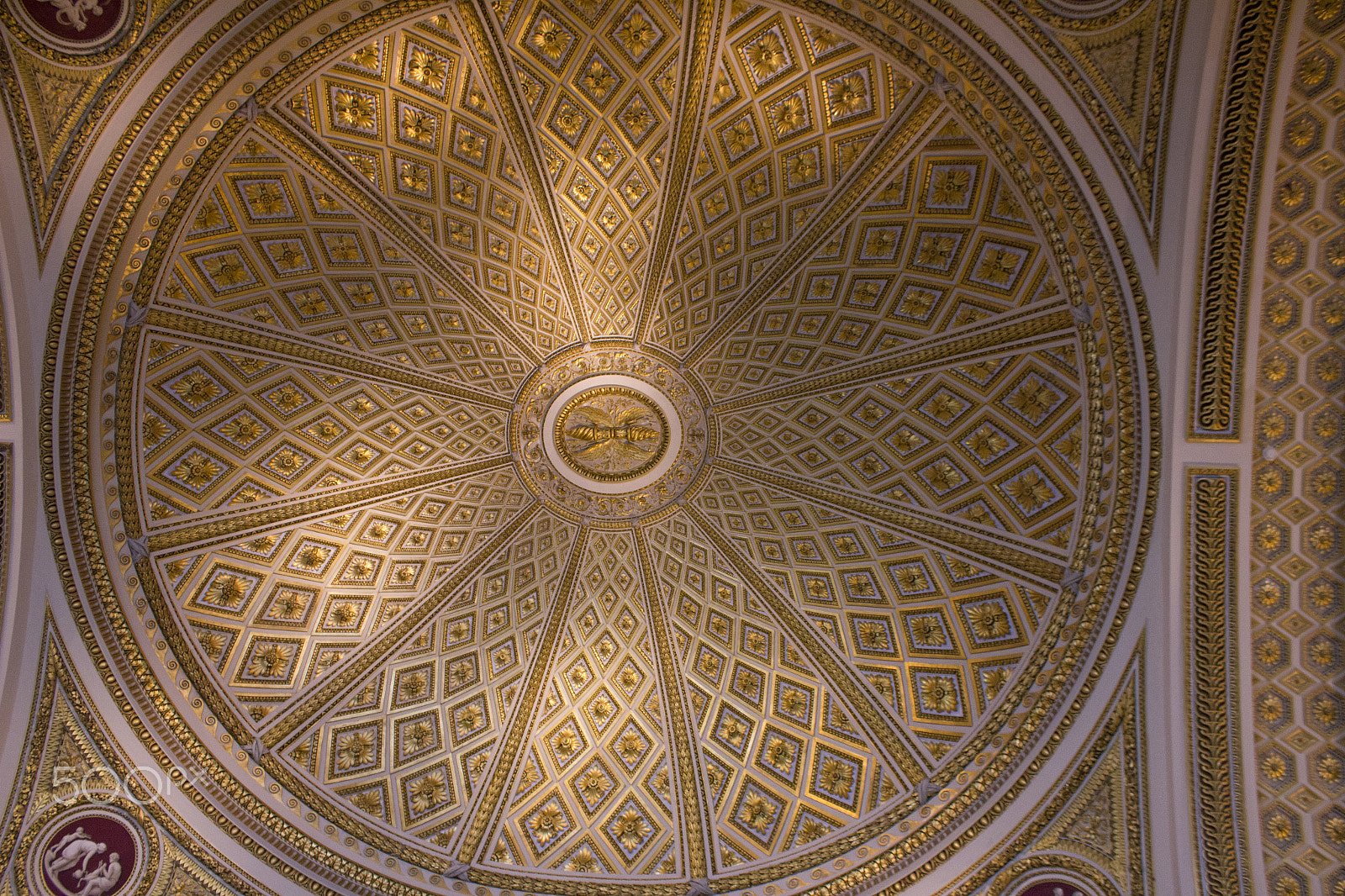Canon EOS 550D (EOS Rebel T2i / EOS Kiss X4) sample photo. Niobe room ceiling photography