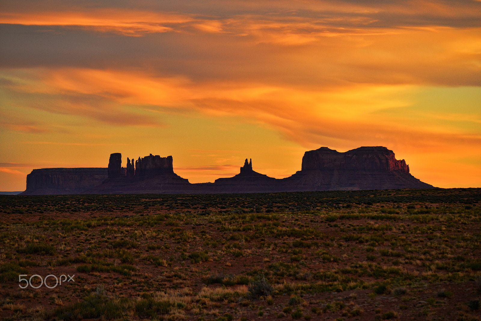 Nikon D800 + AF Zoom-Nikkor 80-200mm f/2.8 ED sample photo. Monument valley after the sunset photography