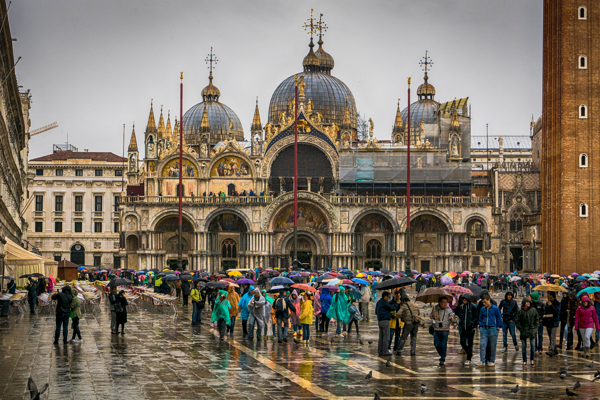 Sony ILCA-77M2 sample photo. Rainy day in venice photography