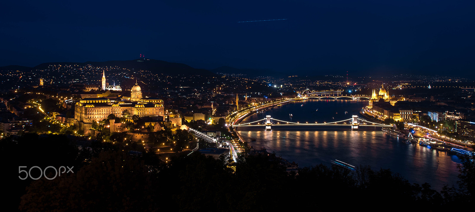 Sony Alpha DSLR-A580 sample photo. Night budapest photography