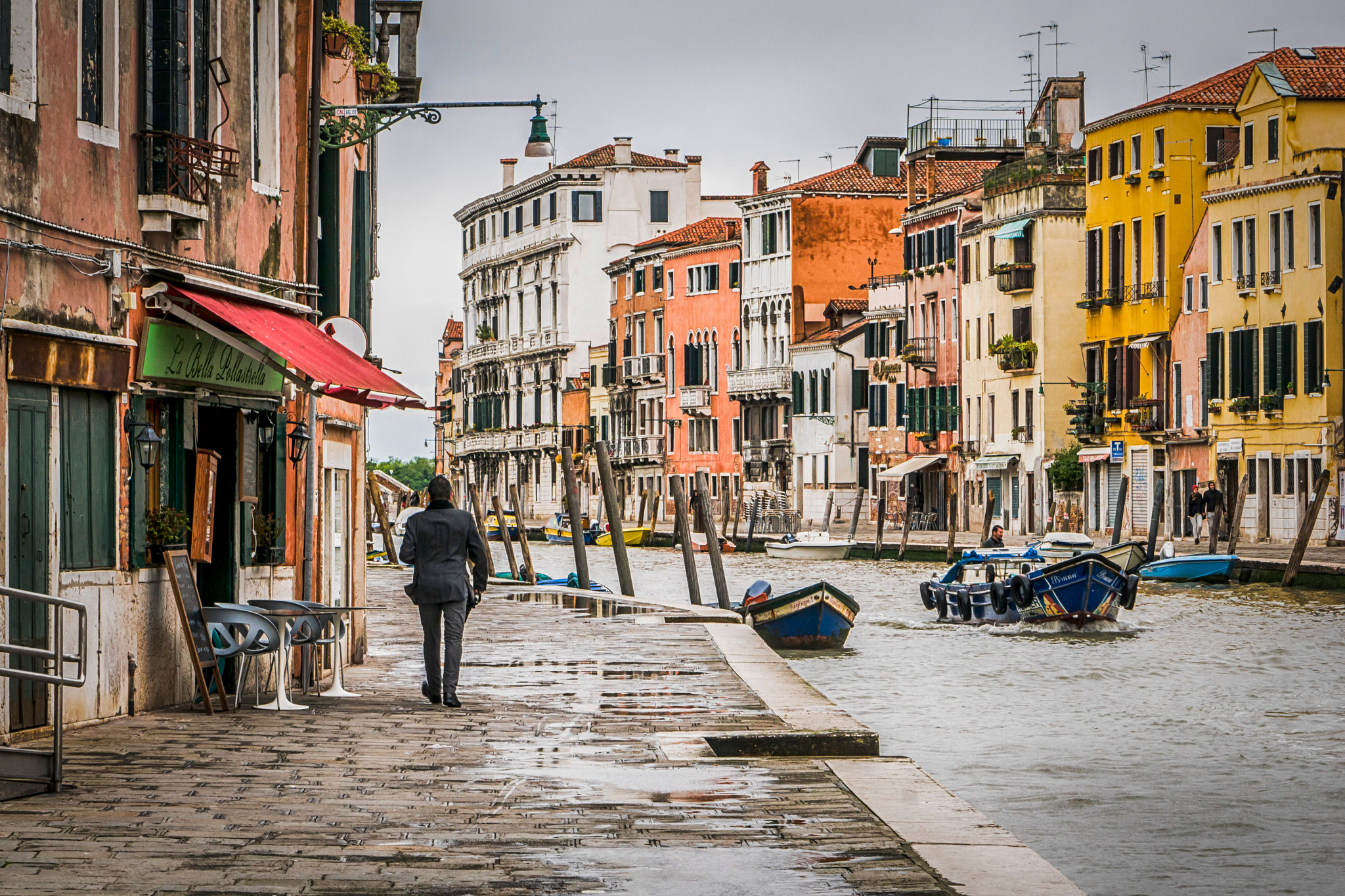 Sony ILCA-77M2 + Sony 28-75mm F2.8 SAM sample photo. Man walking in venice photography