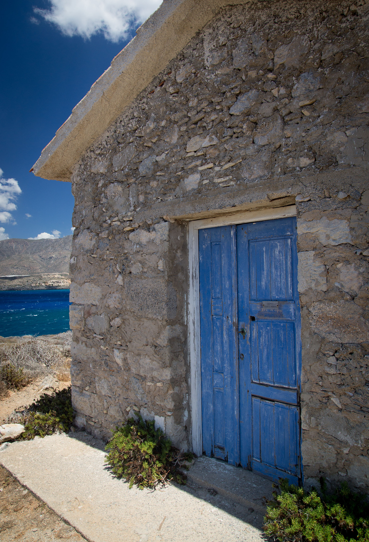 Sony SLT-A33 sample photo. Sea blue door photography