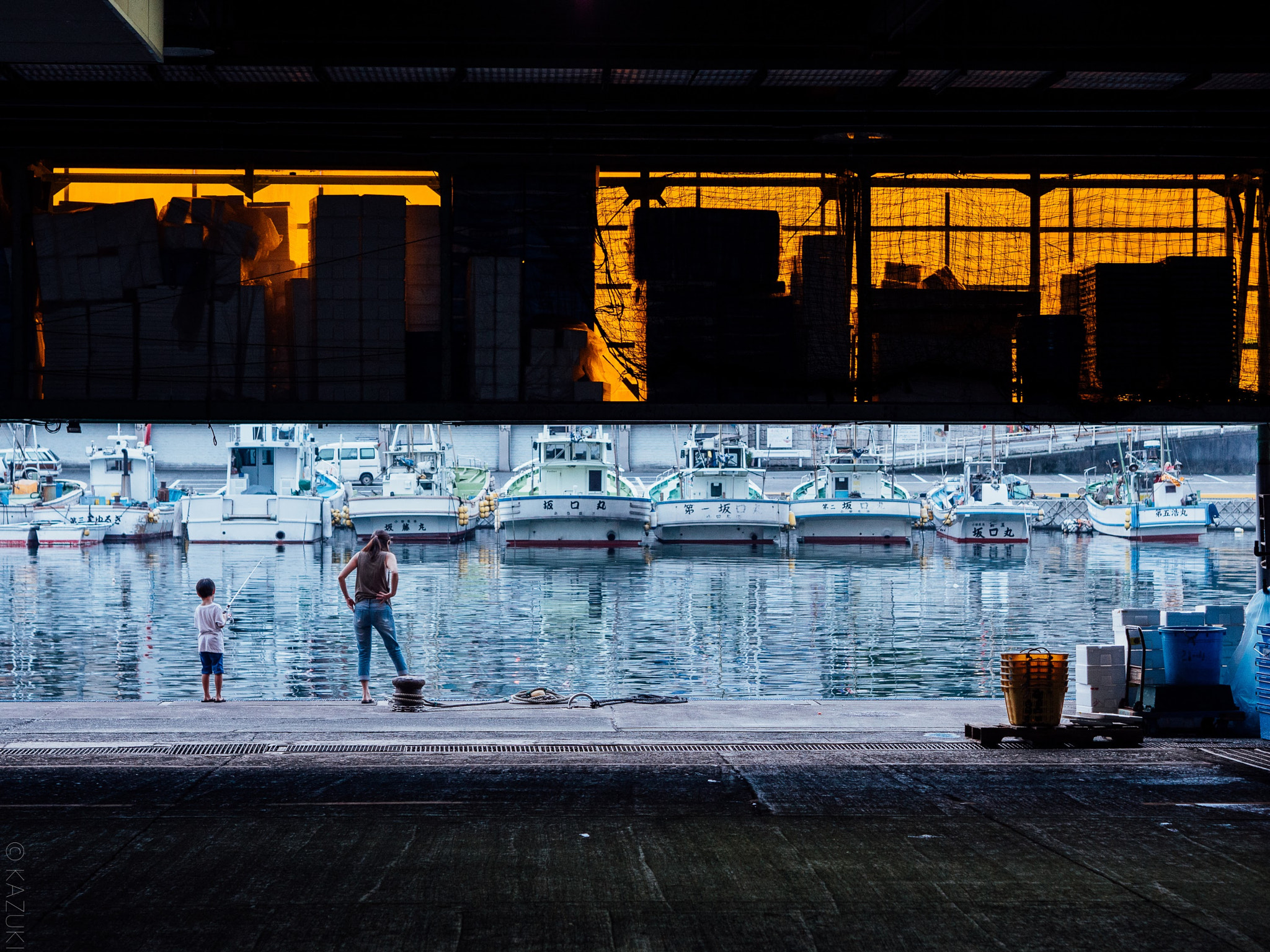 Panasonic Lumix DMC-GH4 + Olympus M.Zuiko Digital 45mm F1.8 sample photo. Fishing in fishing port photography