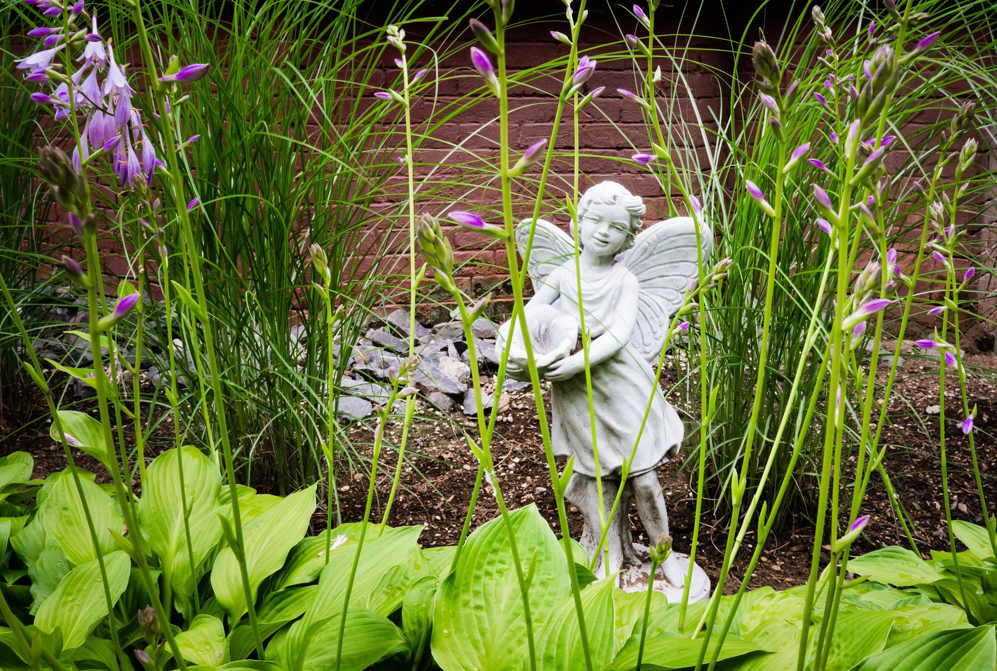 Panasonic Lumix DMC-GH4 + Olympus M.Zuiko Digital 17mm F1.8 sample photo. Cherub statue photography