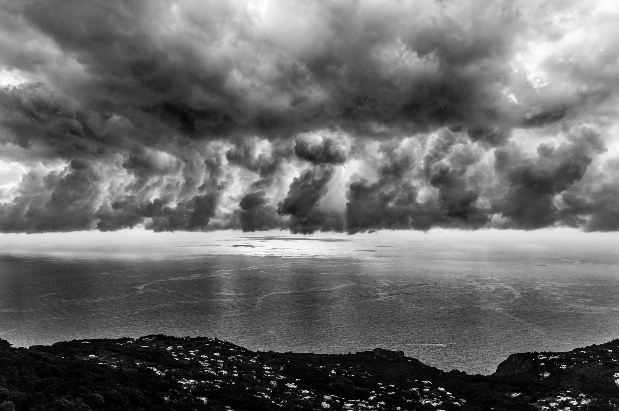 Sony Alpha NEX-6 + Sony E 18-200mm F3.5-6.3 OSS sample photo. Black clouds photography