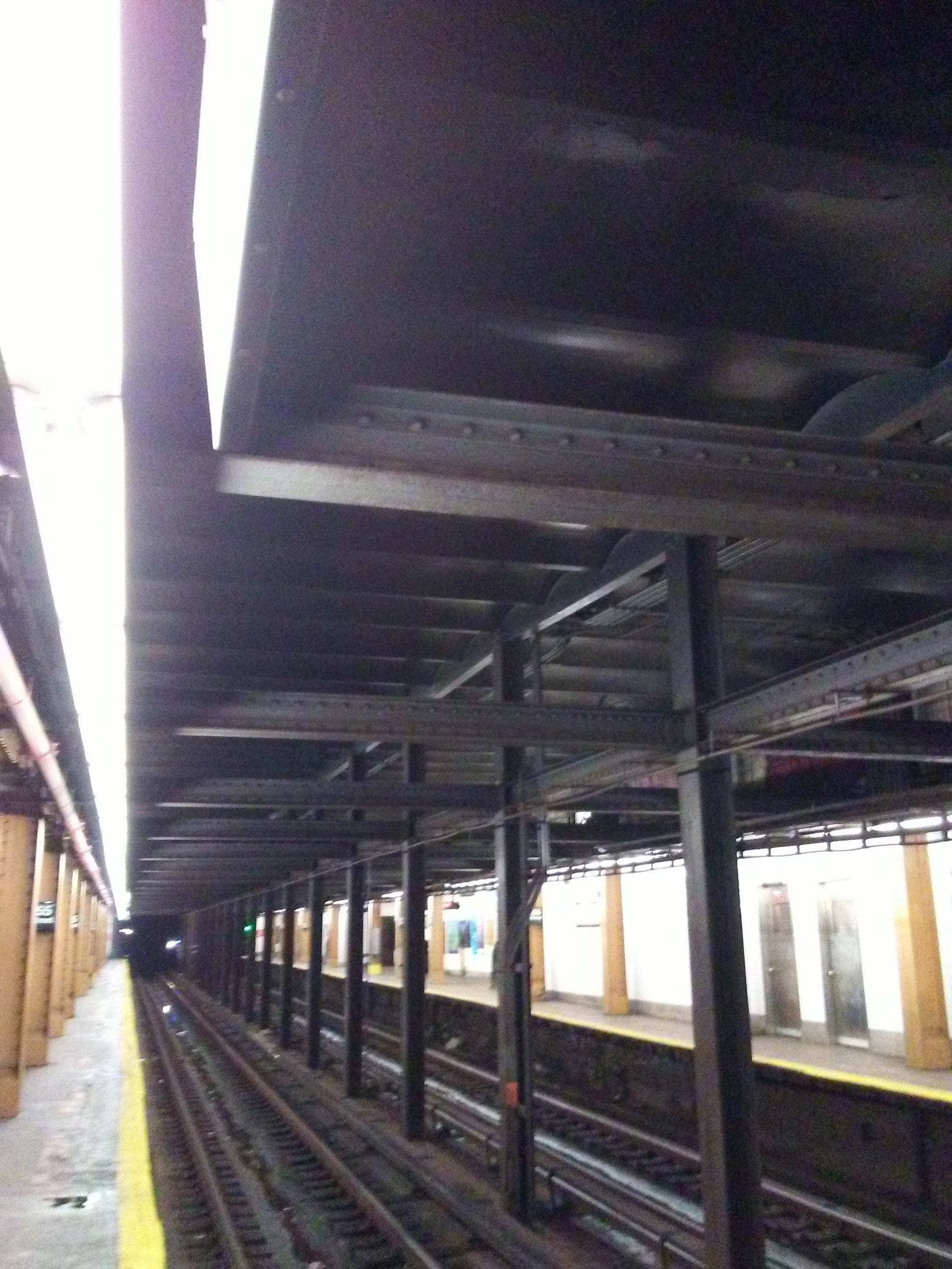 LG M1 sample photo. Ind 155th street station photography