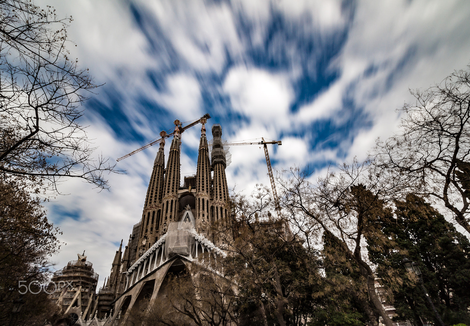 Canon EOS 700D (EOS Rebel T5i / EOS Kiss X7i) + Canon EF-S 10-18mm F4.5–5.6 IS STM sample photo. Barcelona cityscape photography