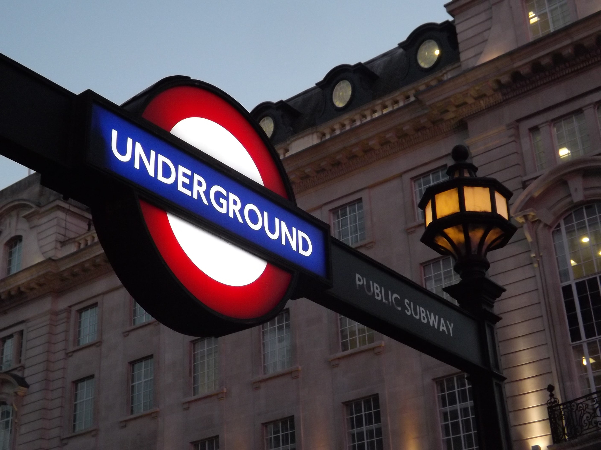 Fujifilm FinePix S4900 sample photo. Underground photography