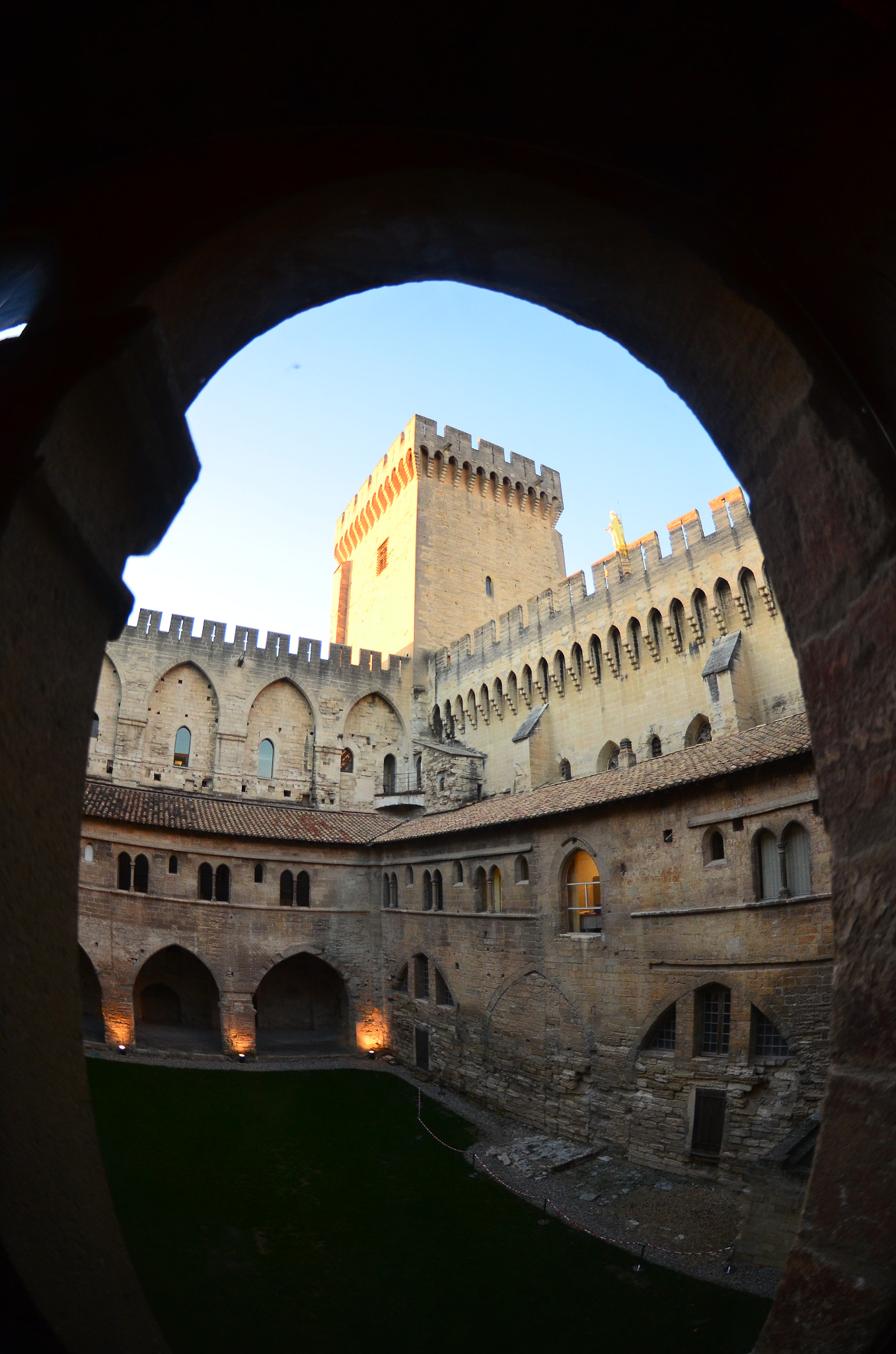 Nikon AF DX Fisheye-Nikkor 10.5mm F2.8G ED sample photo. Courtyard avignon photography