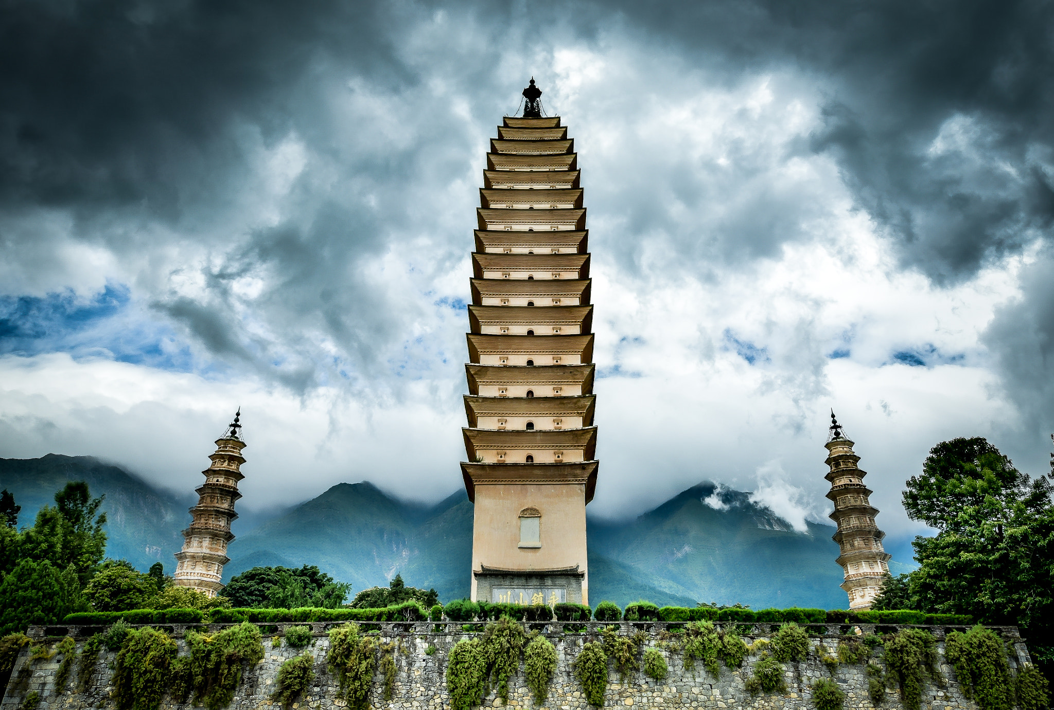 Sigma 8-16mm F4.5-5.6 DC HSM sample photo. Towers of babel photography