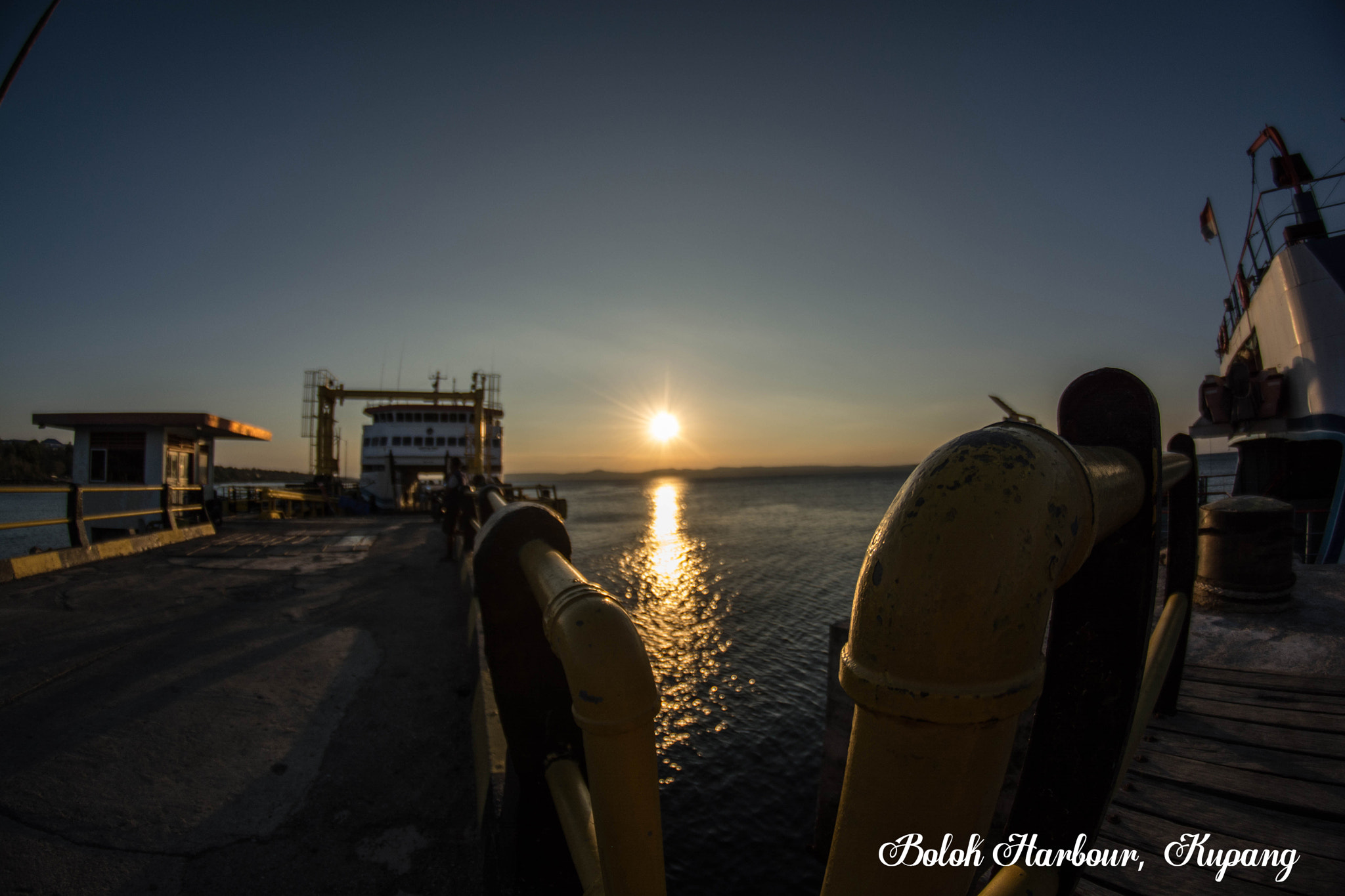 Nikon D5200 + Samyang 8mm F3.5 Aspherical IF MC Fisheye sample photo. Sunset 02 photography