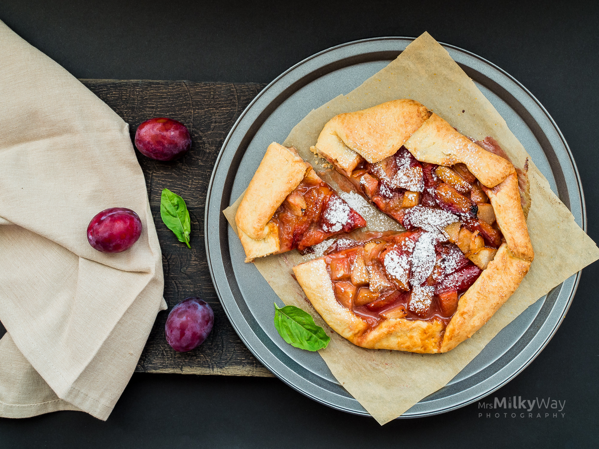 Olympus OM-D E-M10 II + Olympus M.Zuiko Digital 25mm F1.8 sample photo. Tart with pears and peaches photography