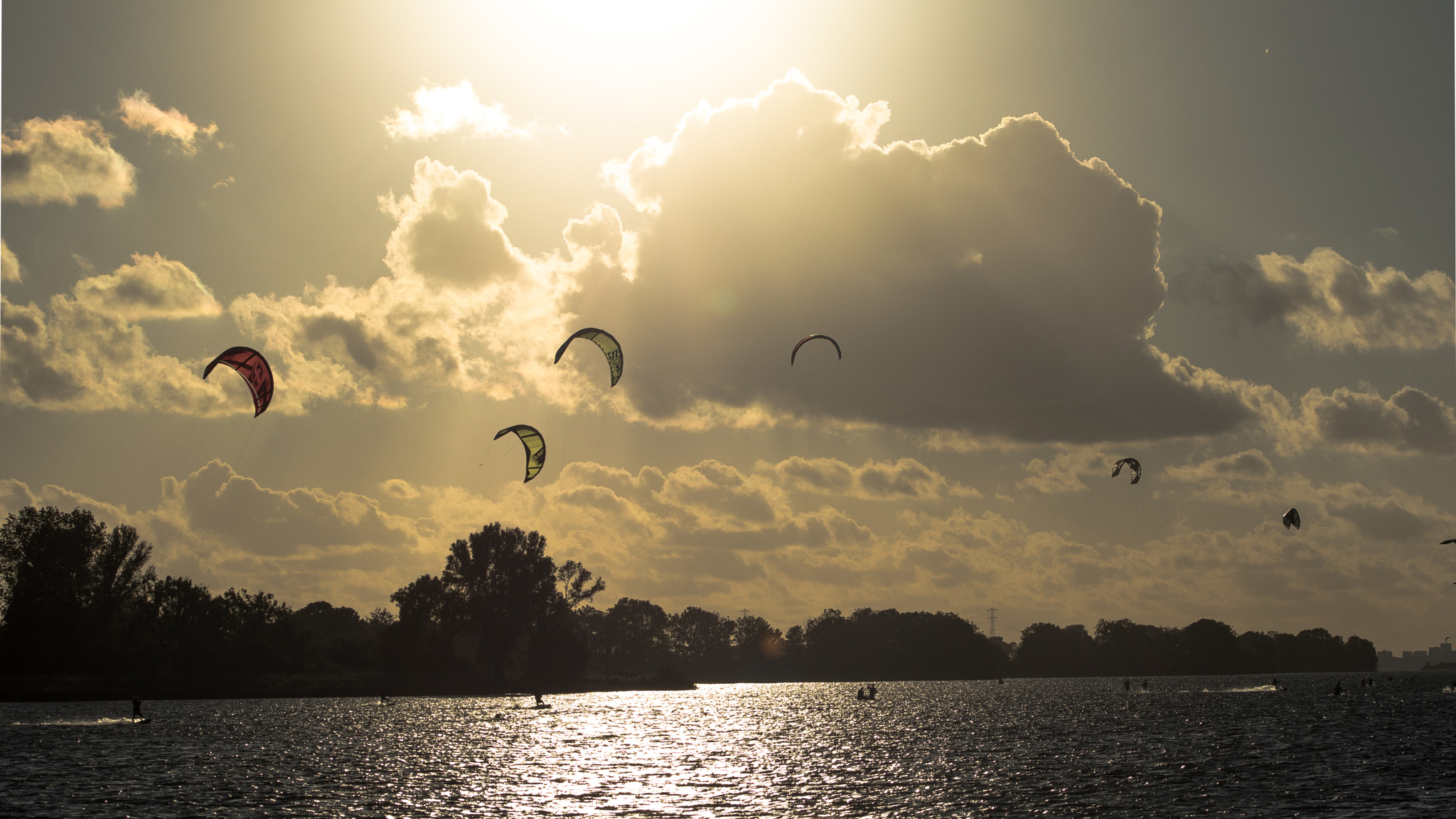 Canon EOS 750D (EOS Rebel T6i / EOS Kiss X8i) + EF75-300mm f/4-5.6 sample photo. Kiteboarding photography