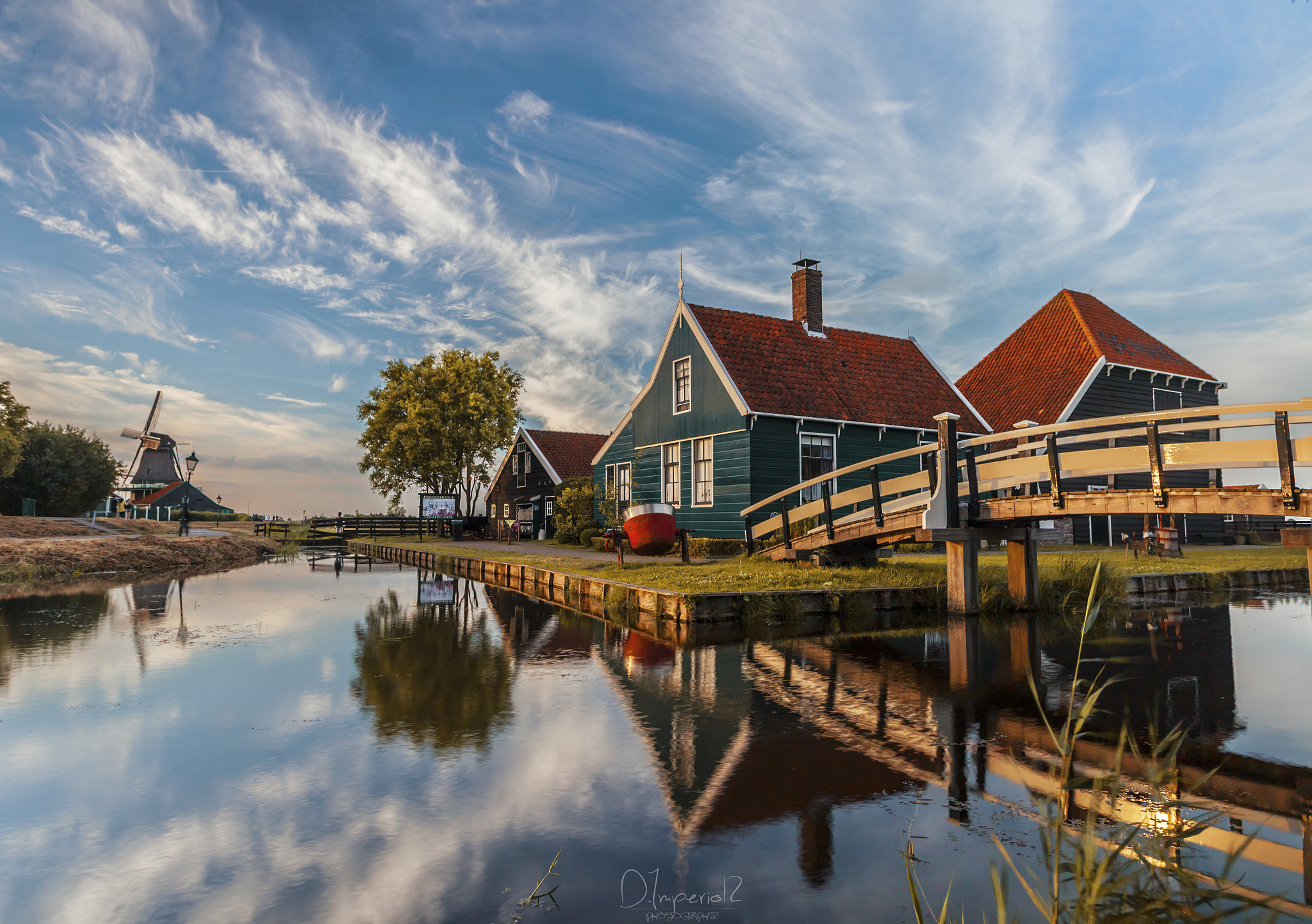 Sigma 20mm EX f/1.8 sample photo. Dutch mirrors photography