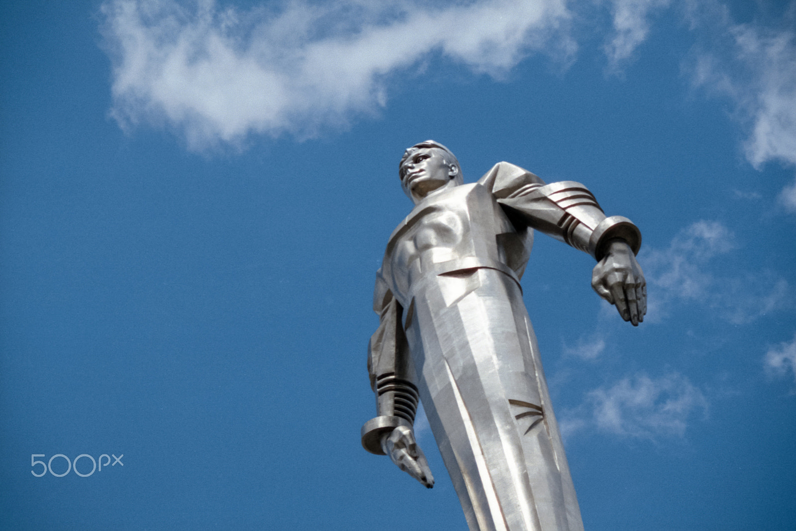 Canon Zoom Lens EF 70-210 mm sample photo. «gagarin on leninsky prospekt» photography