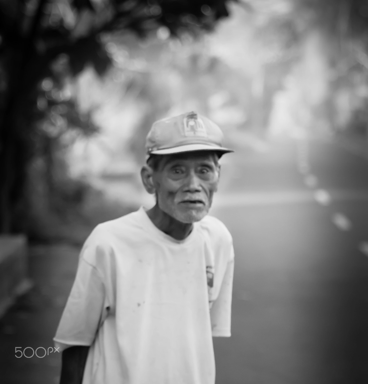 Nikon D7100 + Tamron SP 70-200mm F2.8 Di VC USD sample photo. Old man ubud photography