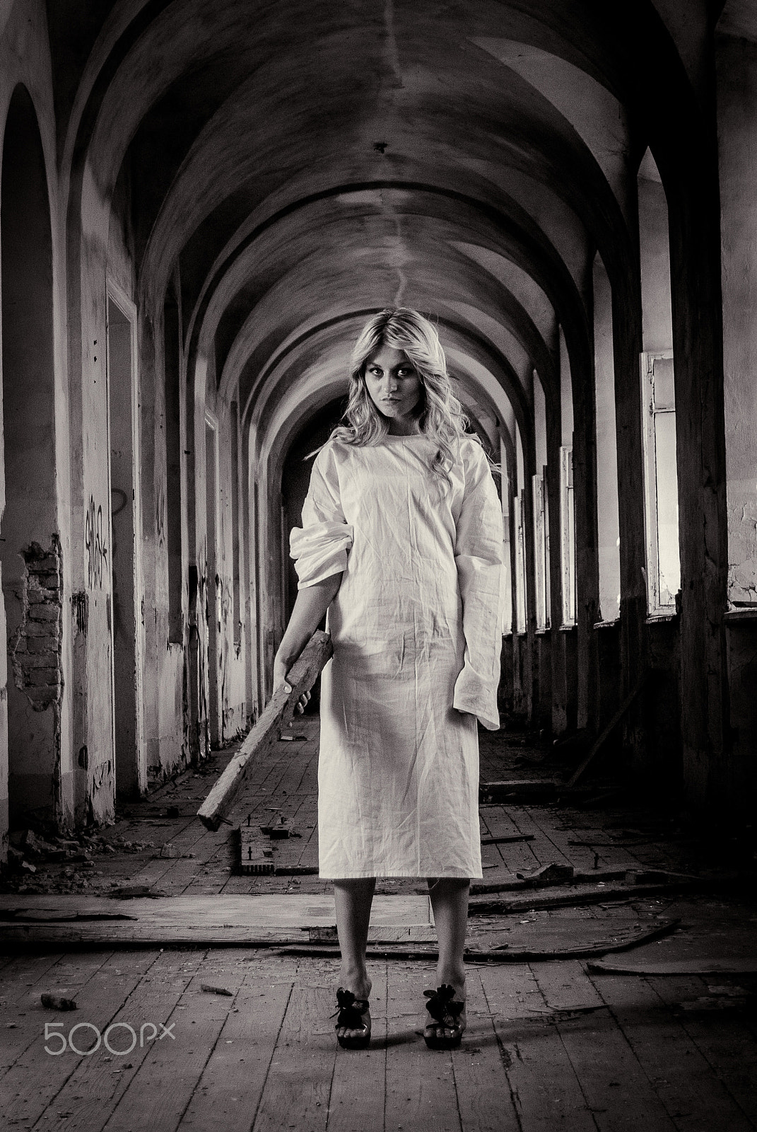 Nikon D80 sample photo. Young beauty girl in the rusty building photography