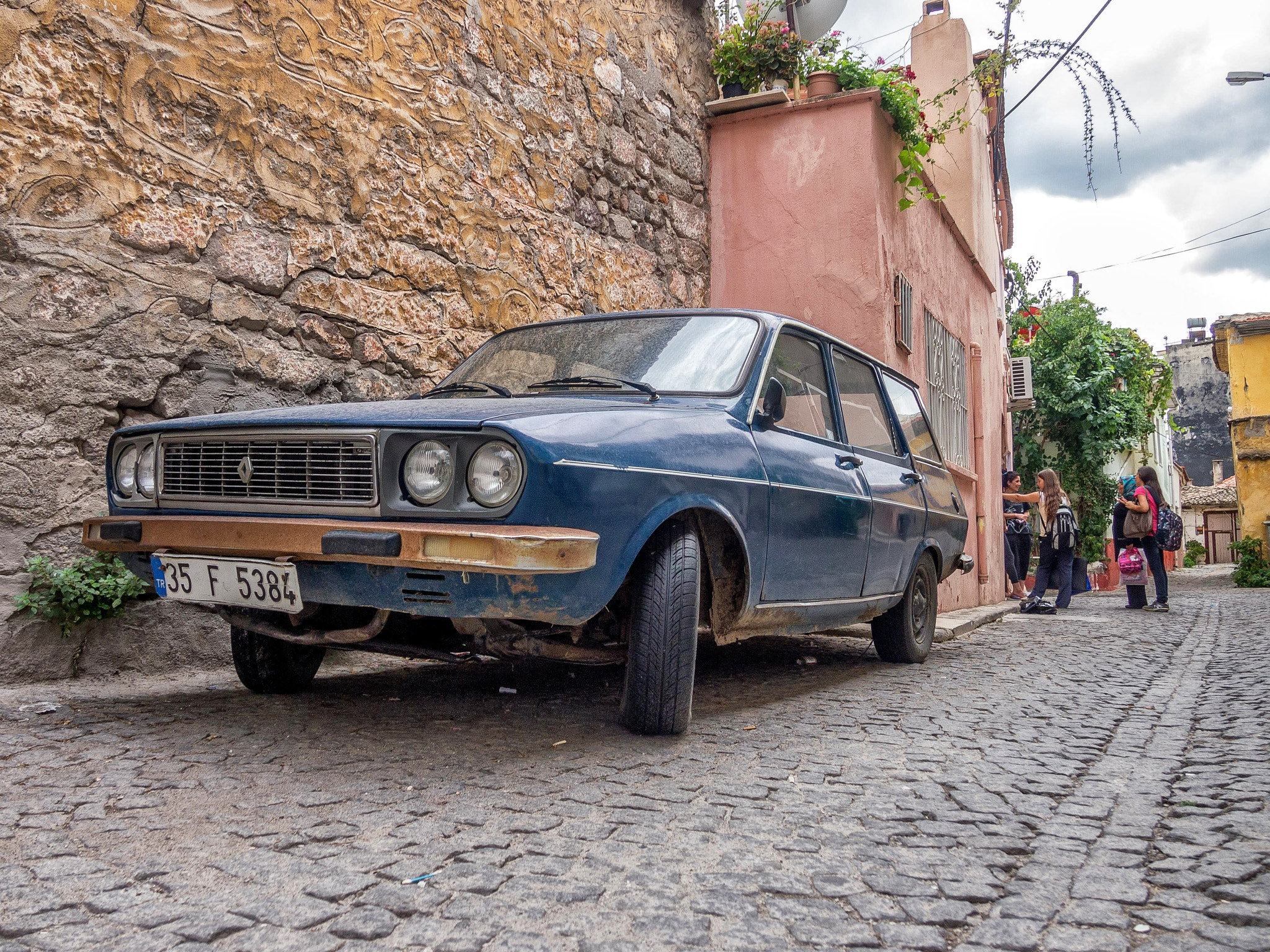 Olympus PEN E-PL3 sample photo. Renault photography