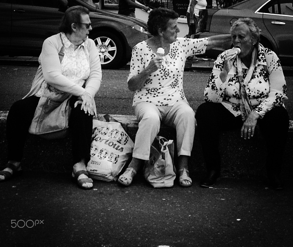 KONICA MINOLTA DiMAGE 7Hi sample photo. Jolly time had by all photography