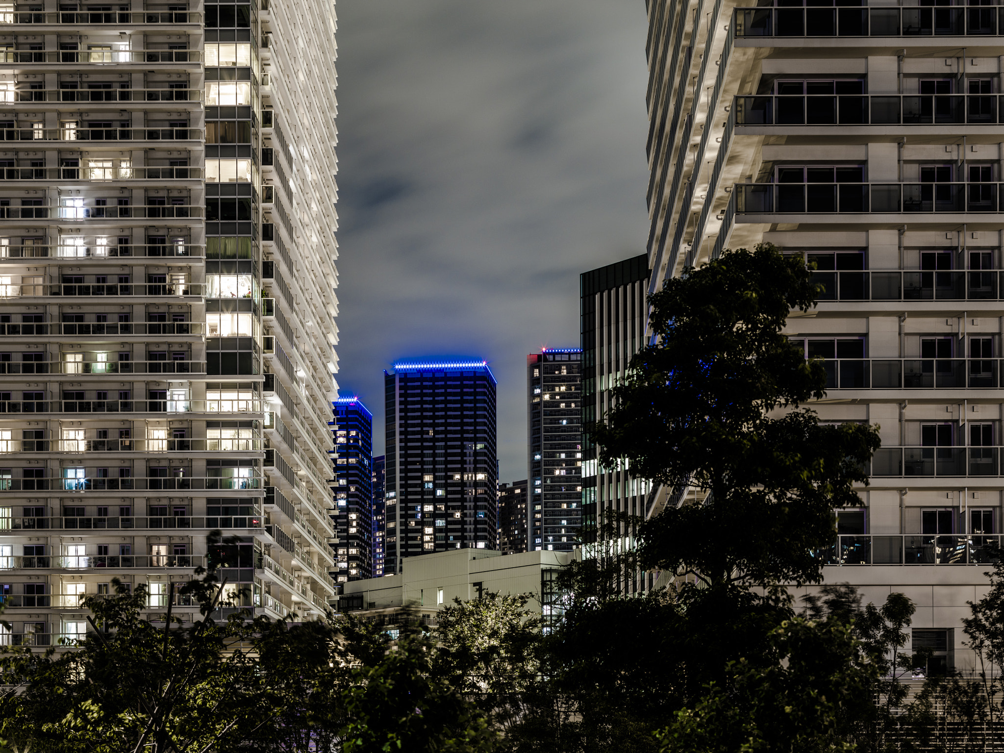 smc PENTAX-FA 645 80-160mm F4.5 sample photo. Concrete jungle photography