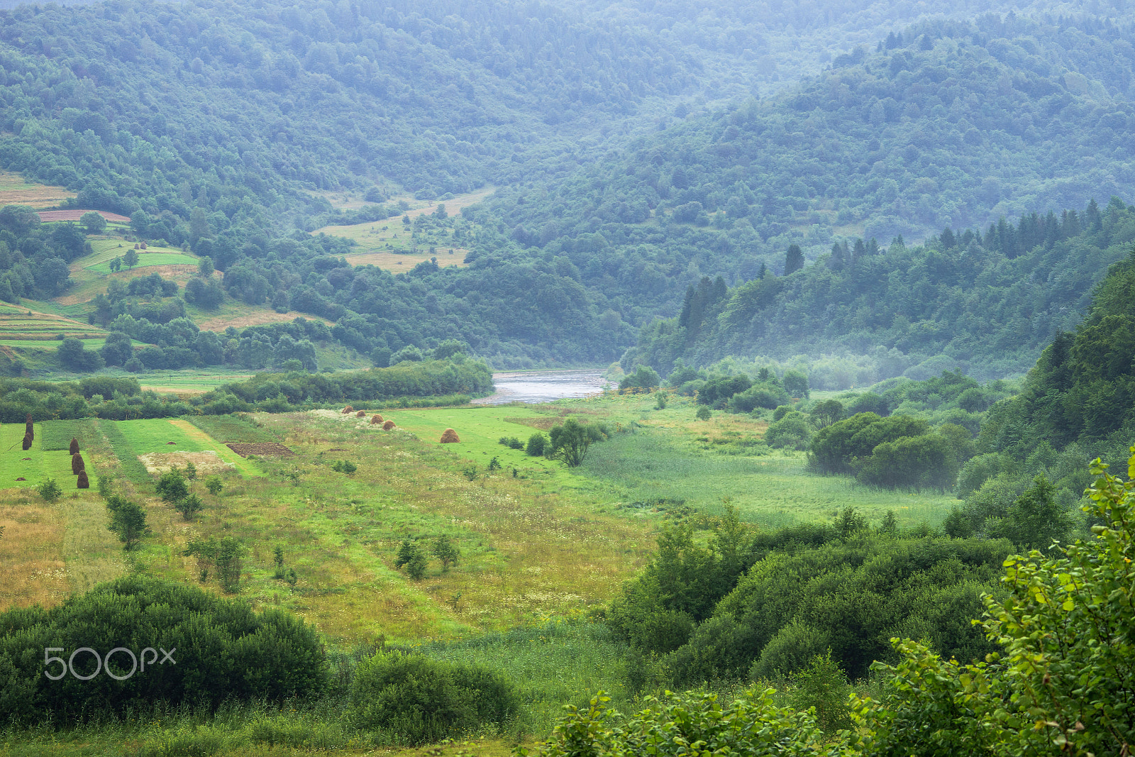 Sony 70-300mm F4.5-5.6 G SSM sample photo. Carpathian mountains. ukraine. photography