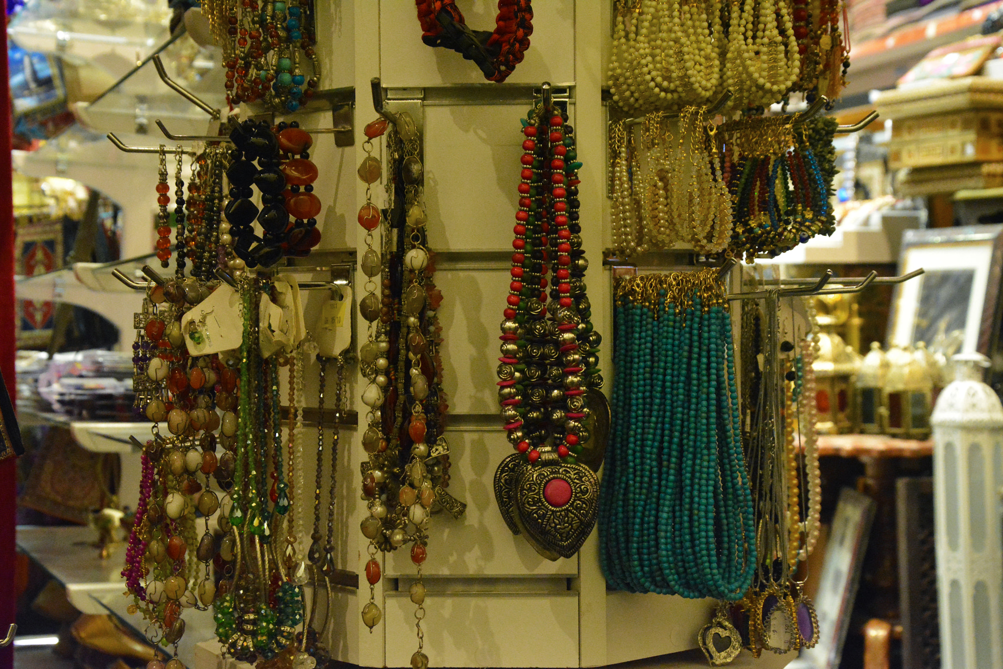 Nikon D5200 + Nikon AF Fisheye-Nikkor 16mm F2.8D sample photo. Necklace photography