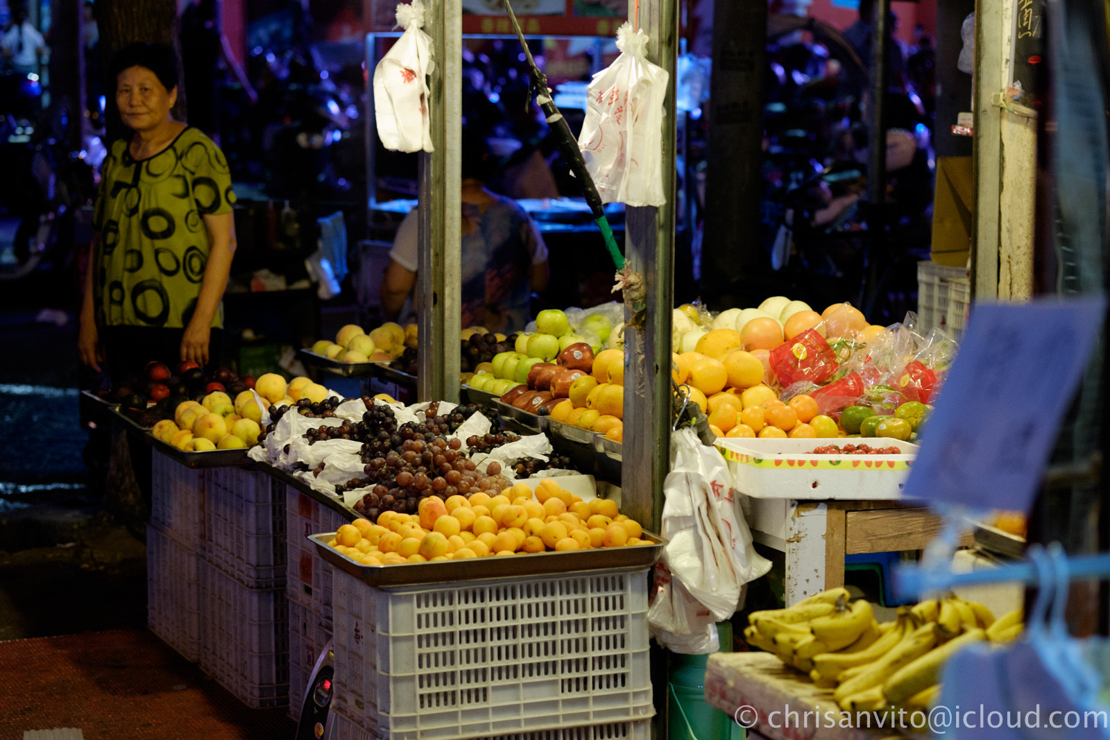 Fujifilm X-E2 + Fujifilm XF 60mm F2.4 R Macro sample photo. The fruit shop photography