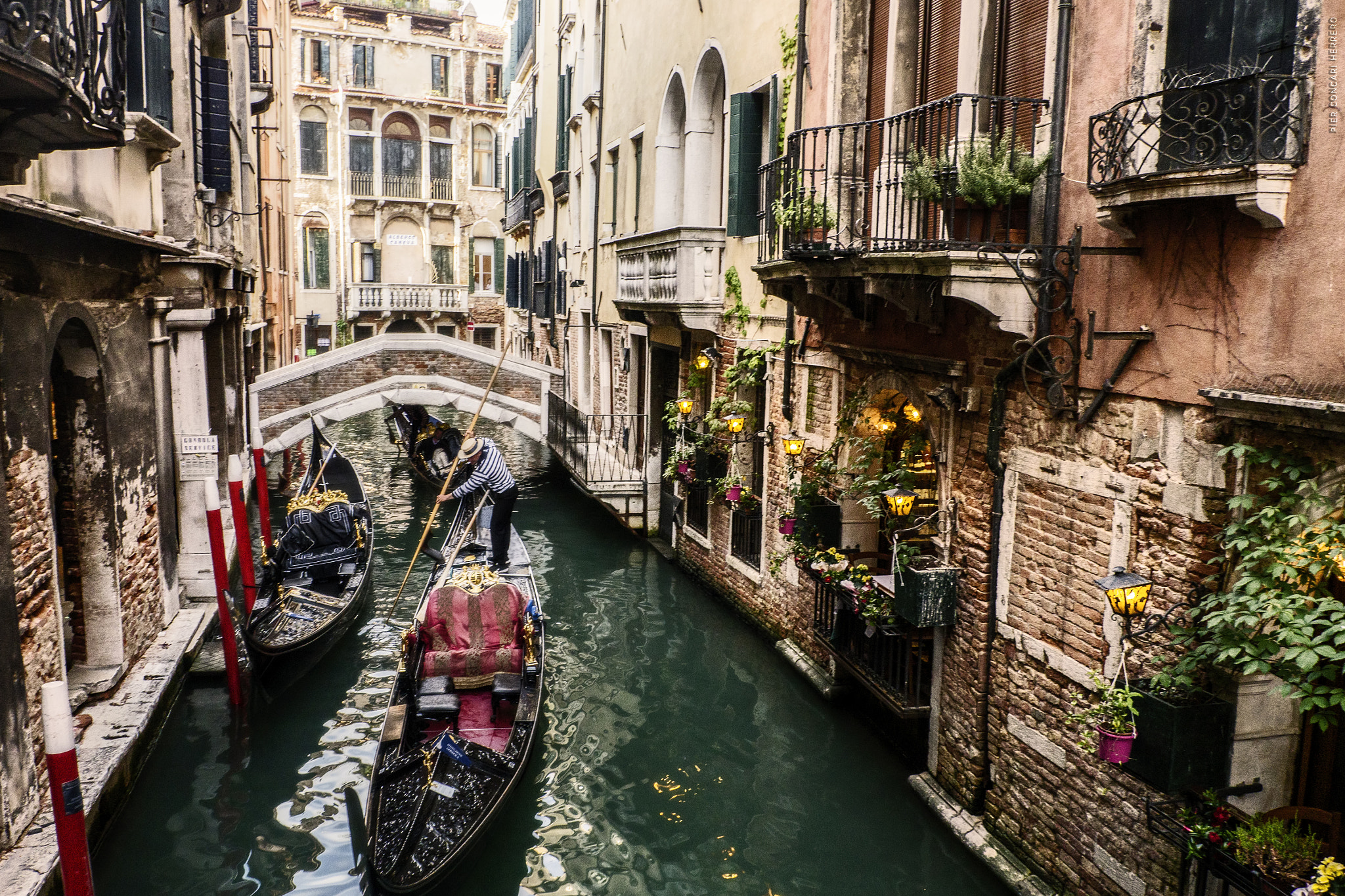 Panasonic Lumix DMC-GH2 sample photo. Gondola photography