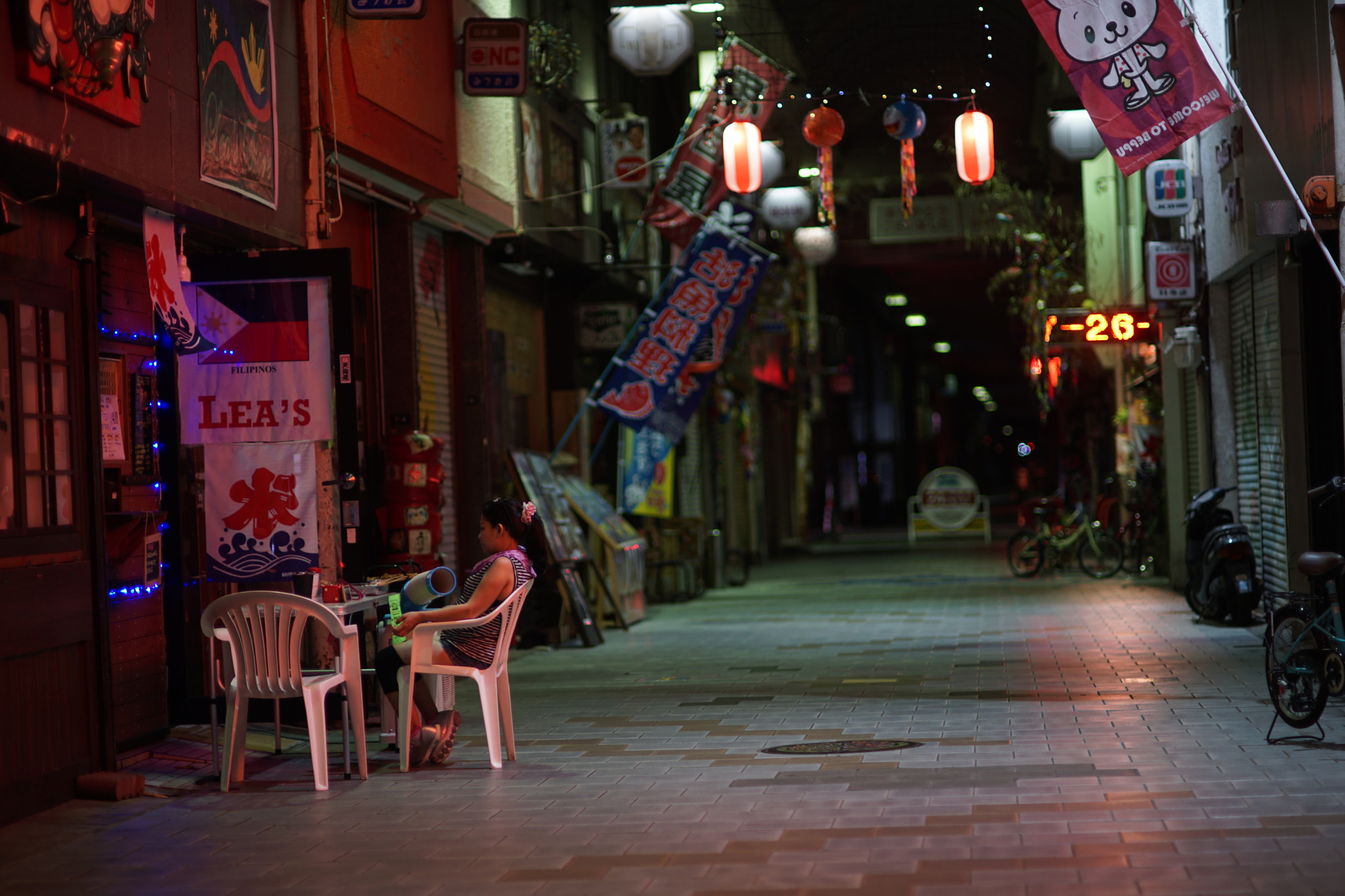 Sony a7 II + Minolta AF 85mm F1.4 G (D) sample photo. Night beppu street photography