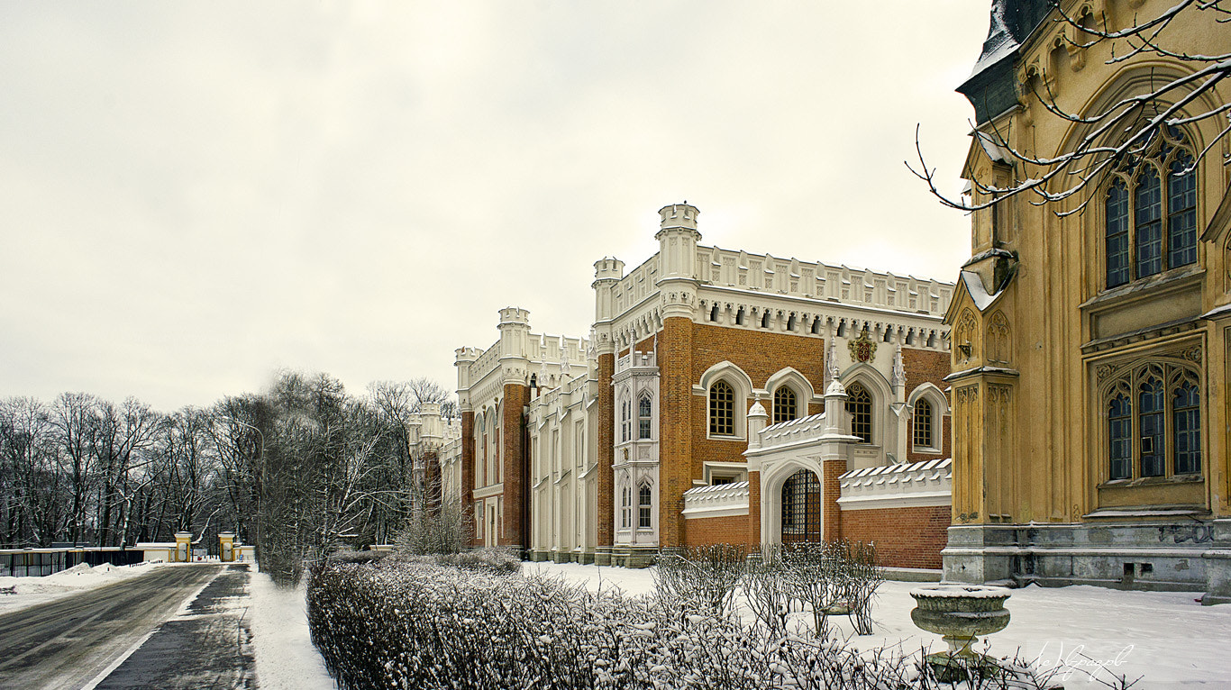 Sony Alpha NEX-5 + Sony E 16mm F2.8 sample photo. St. petersburg | peterhof | palace stables photography