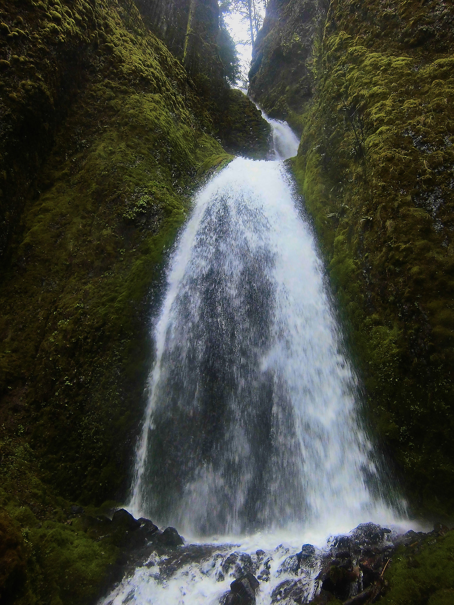 CASIO EX-ZS6 sample photo. Waterfall photography