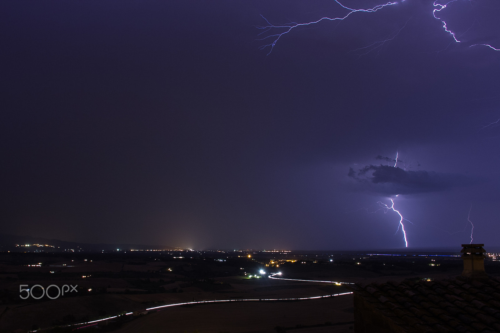 Canon EOS 60D + Canon EF 75-300mm F4.0-5.6 IS USM sample photo. Thunderstorm photography