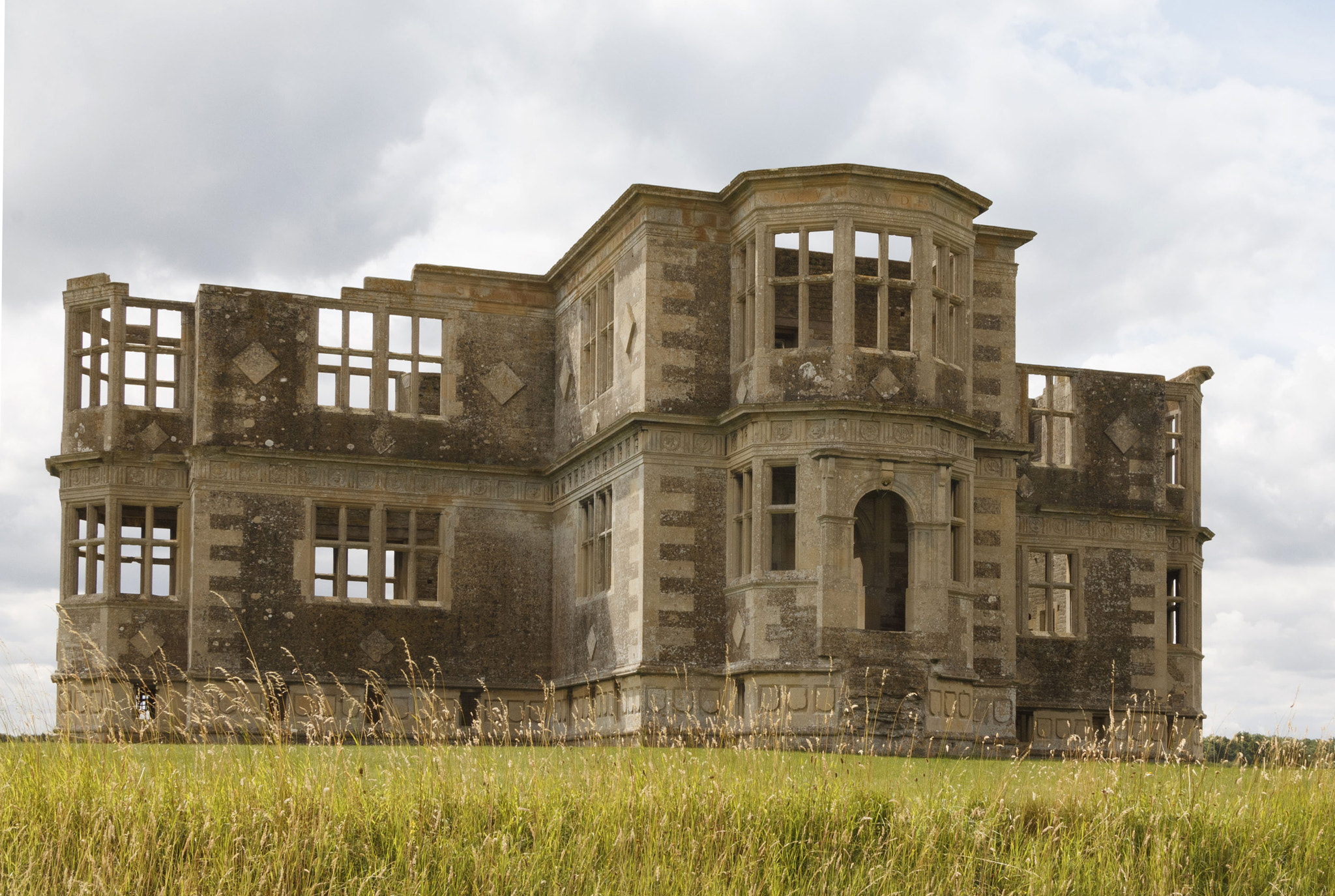 Canon EF-S 17-85mm F4-5.6 IS USM sample photo. Lyveden new bield photography