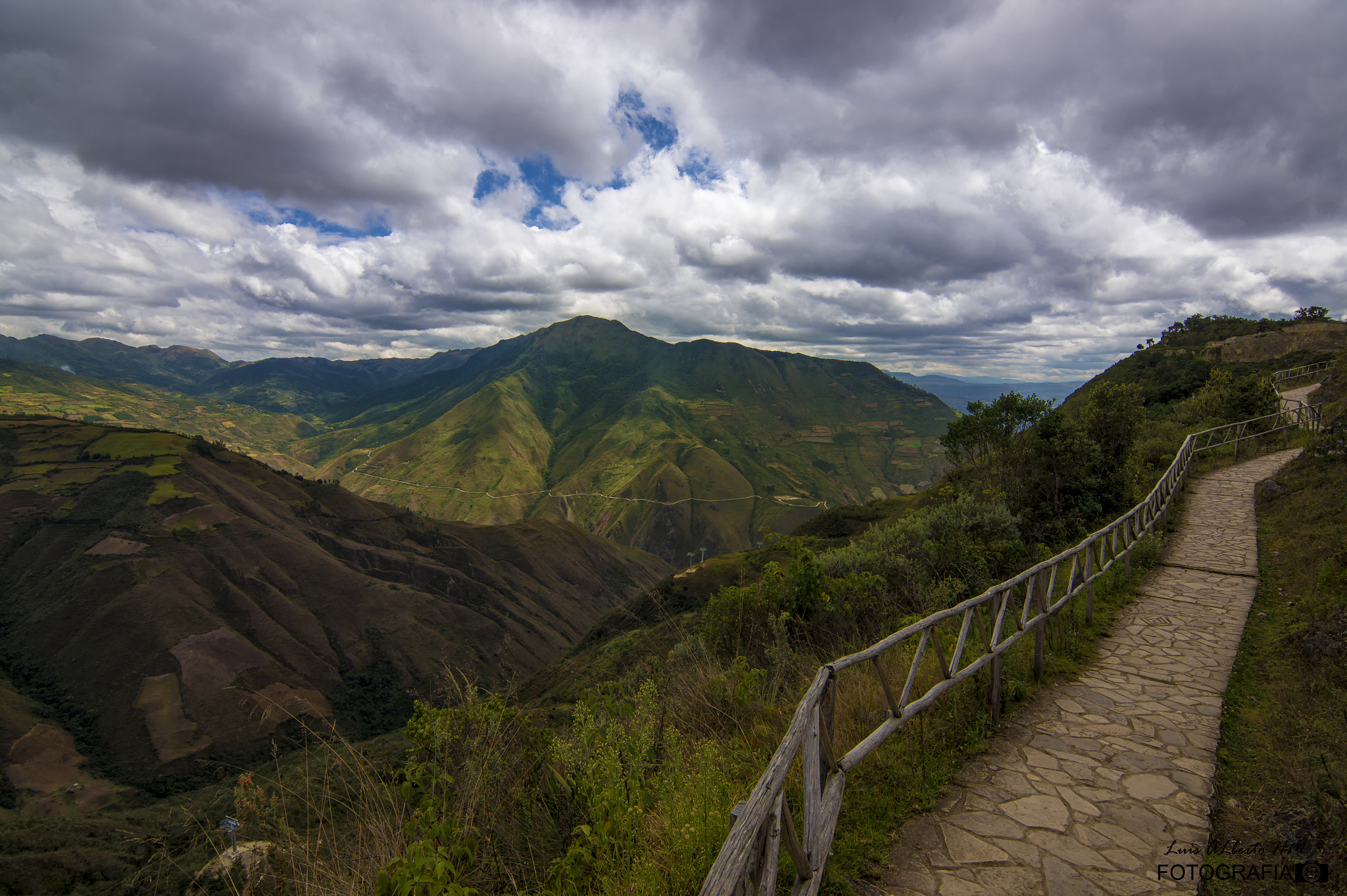 Sony SLT-A58 + 20mm F2.8 sample photo. Camino a kuelap photography