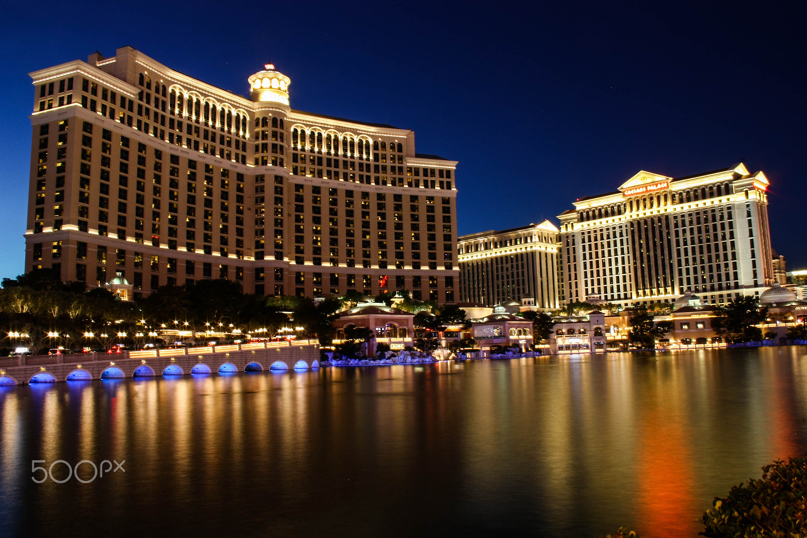 Canon EOS 450D (EOS Rebel XSi / EOS Kiss X2) sample photo. Las vegas at night photography