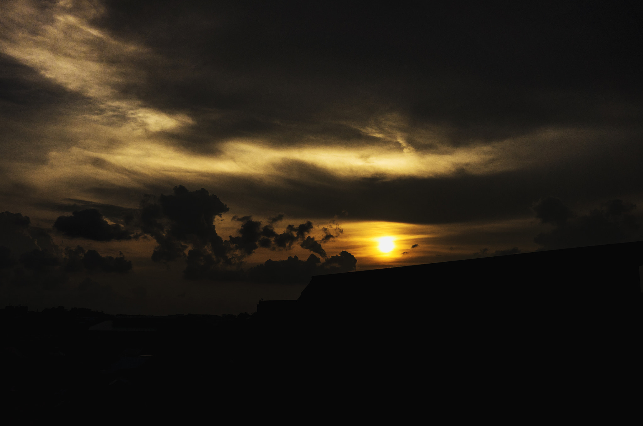 Super-Vario-Elmar-T  1:3.5-4.5 / 11-23 ASPH. sample photo. Sunset thru the layers.. photography