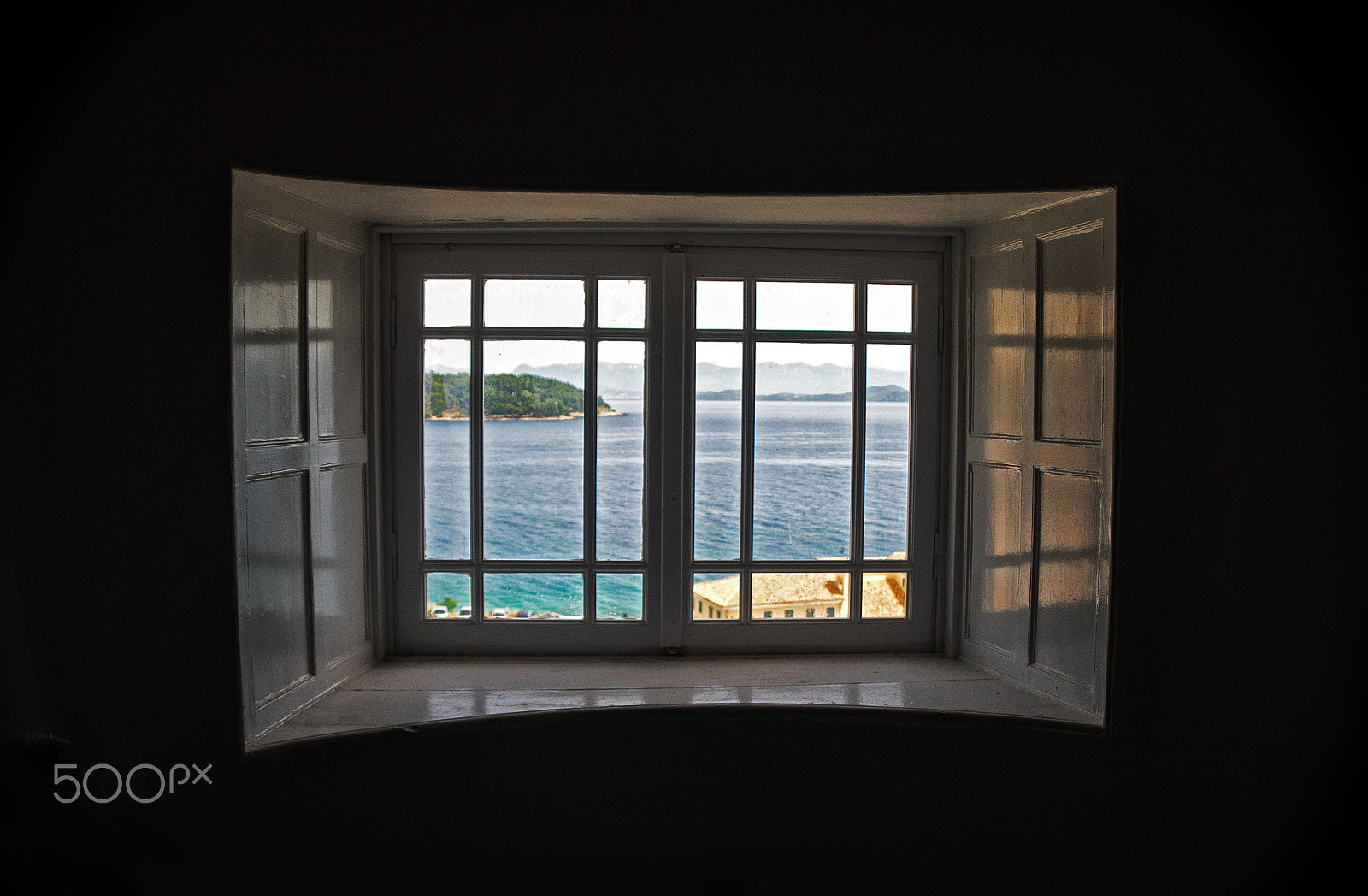 Sony DT 18-250mm F3.5-6.3 sample photo. Looking out x3 photography