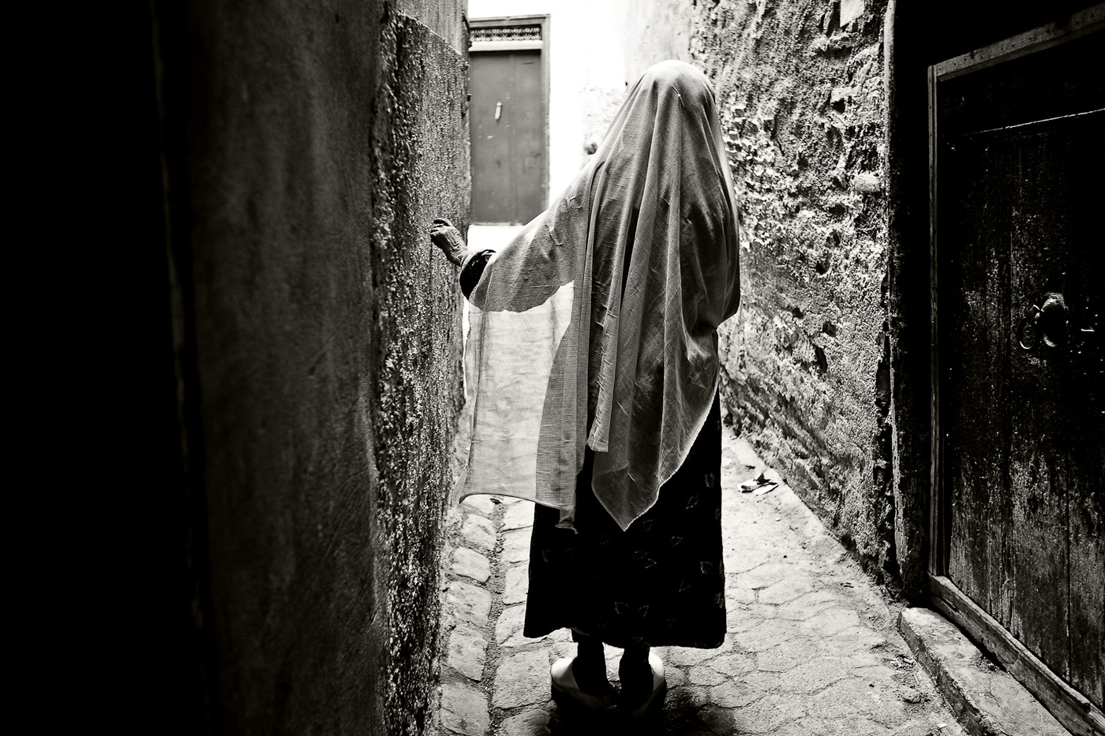 Canon EOS 5D + Canon EF 16-35mm F2.8L II USM sample photo. Alleyways of fes photography
