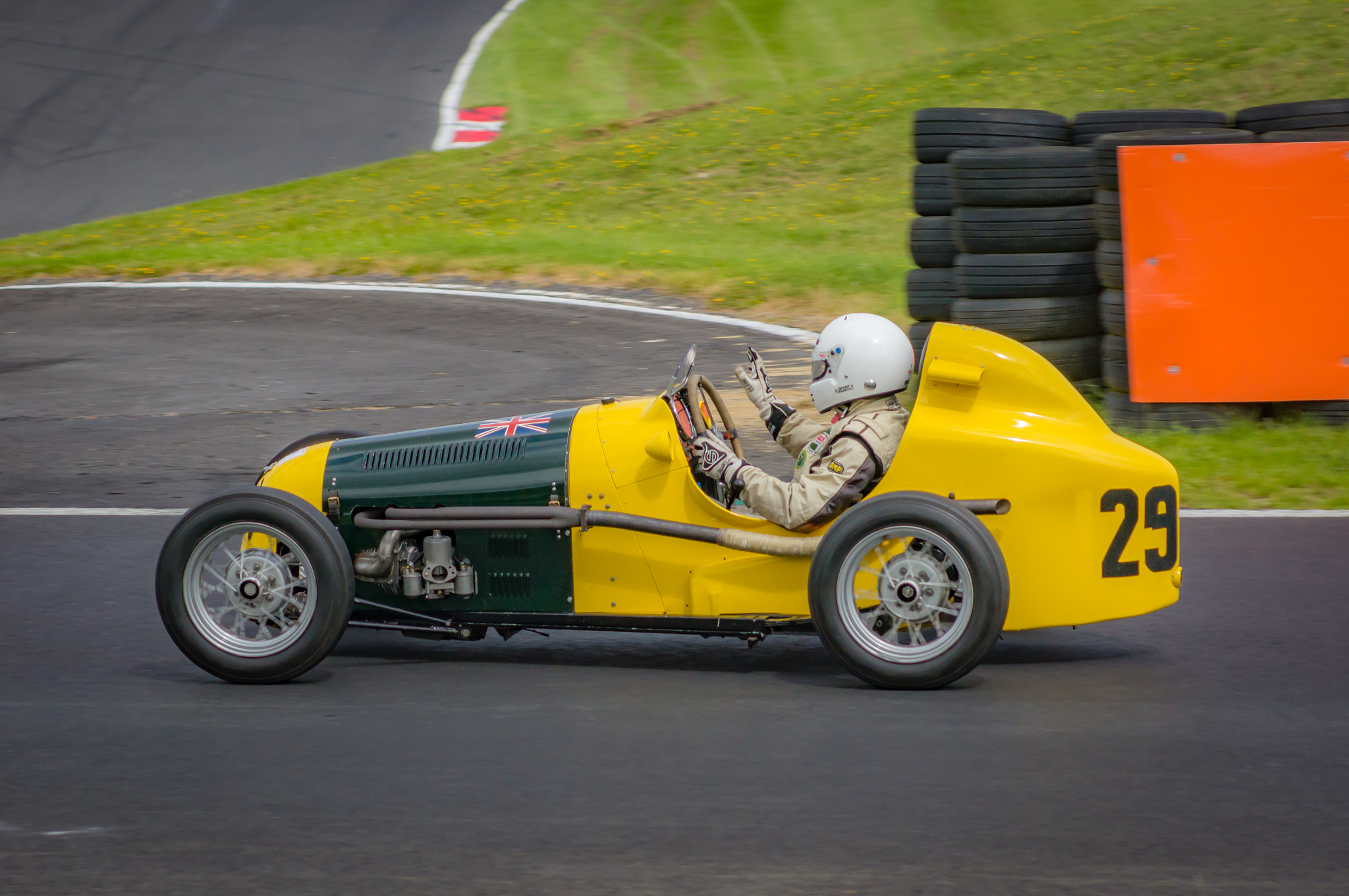 Sony 75-300mm F4.5-5.6 sample photo. Cadwell park photography