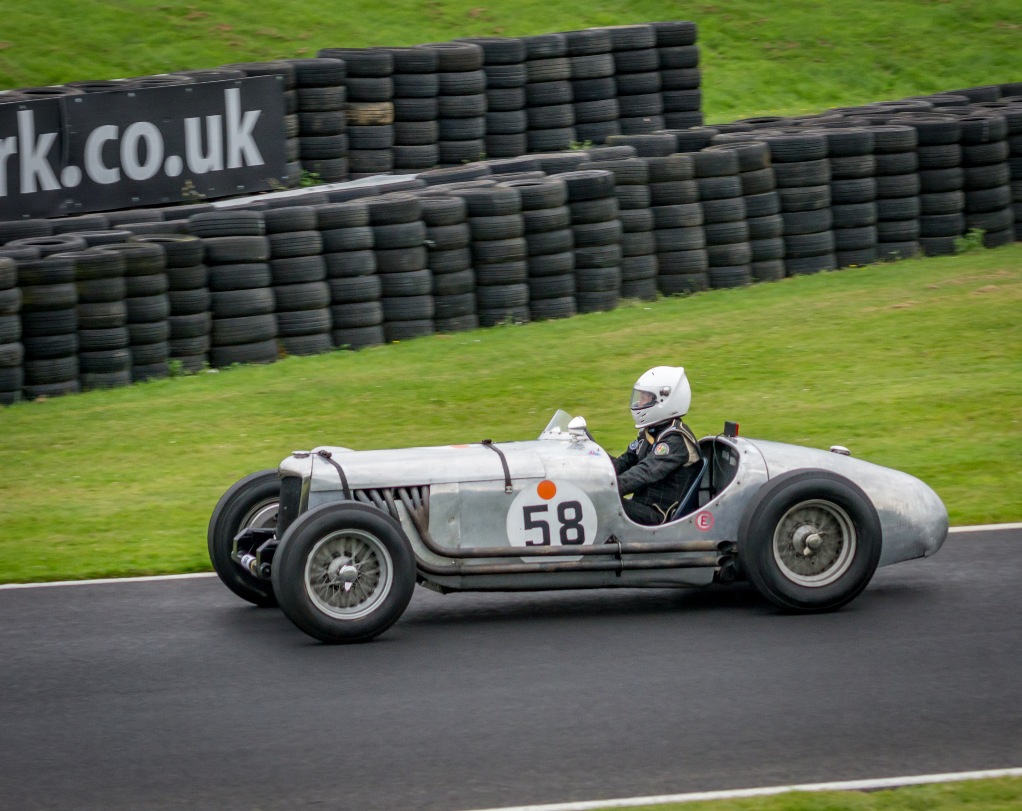 Sony 75-300mm F4.5-5.6 sample photo. Cadwell park photography