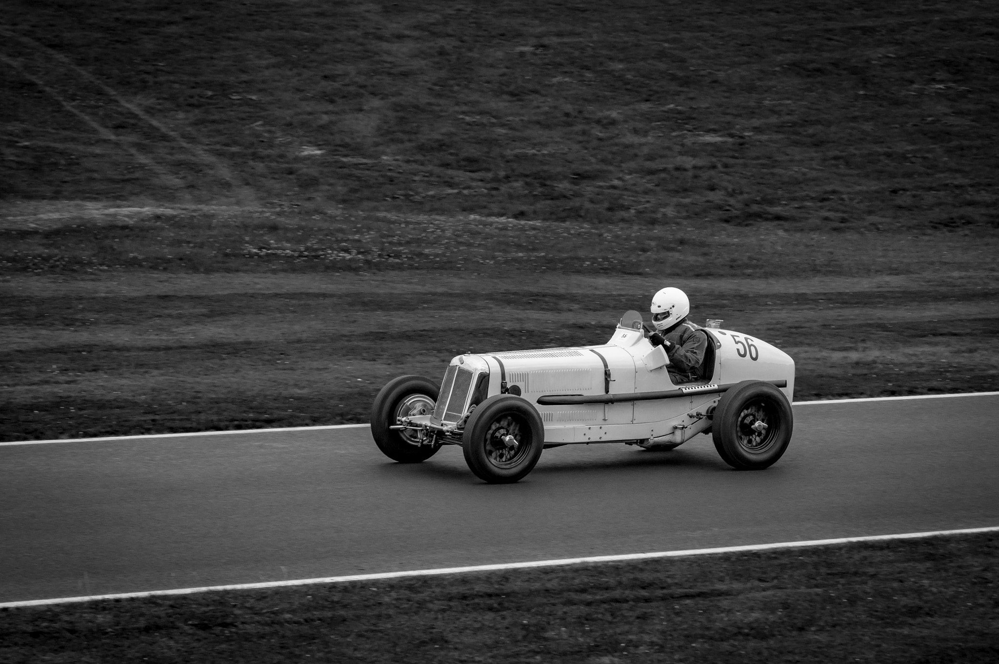 Sony 75-300mm F4.5-5.6 sample photo. Cadwell park photography