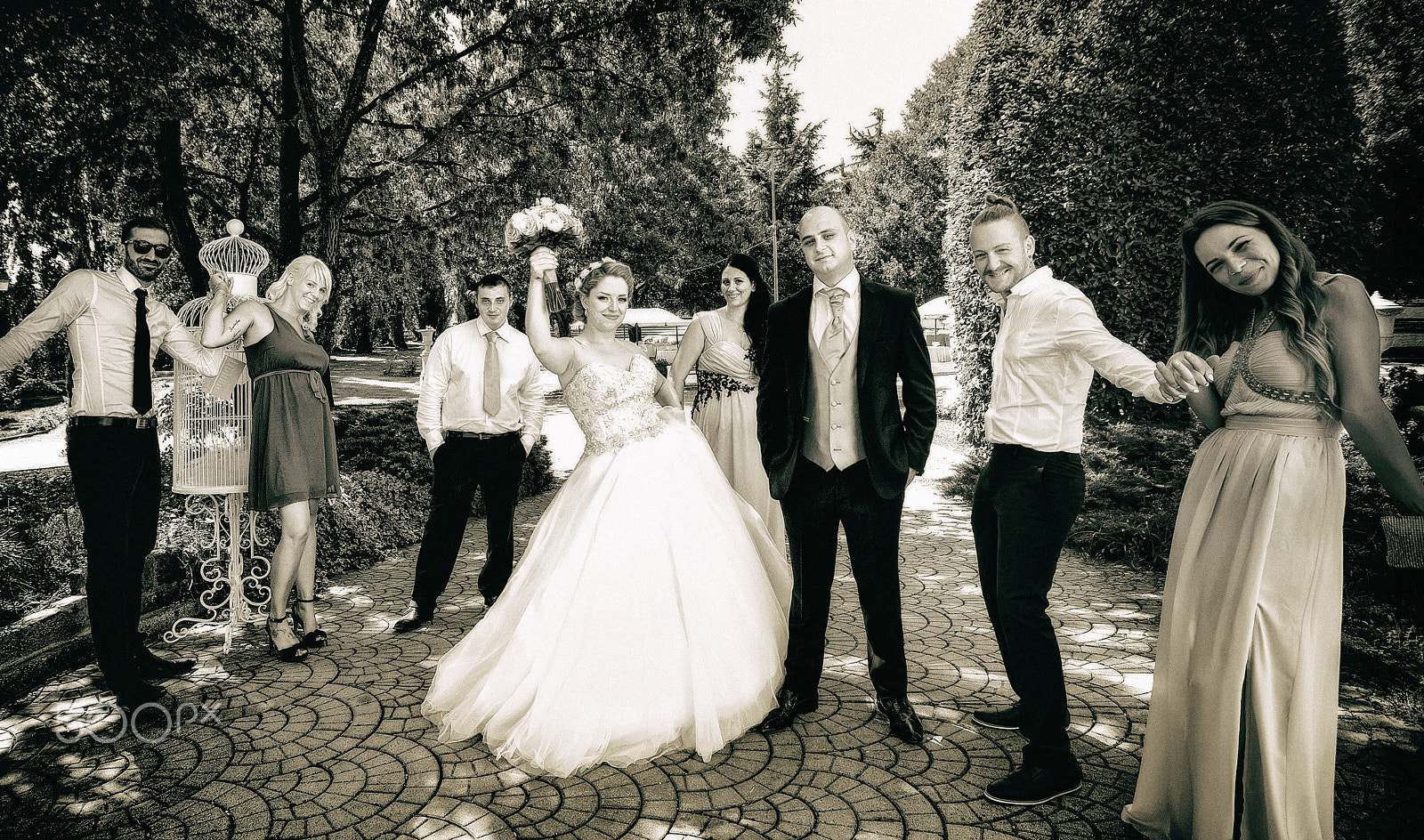 Nikon D700 + Sigma 17-35mm F2.8-4 EX Aspherical sample photo. Wedding group friends photography
