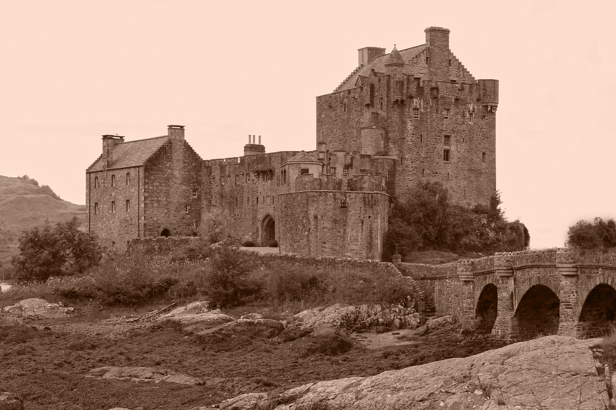 Canon EOS 600D (Rebel EOS T3i / EOS Kiss X5) + Canon EF 50mm F2.5 Macro sample photo. Donan castle schottland photography